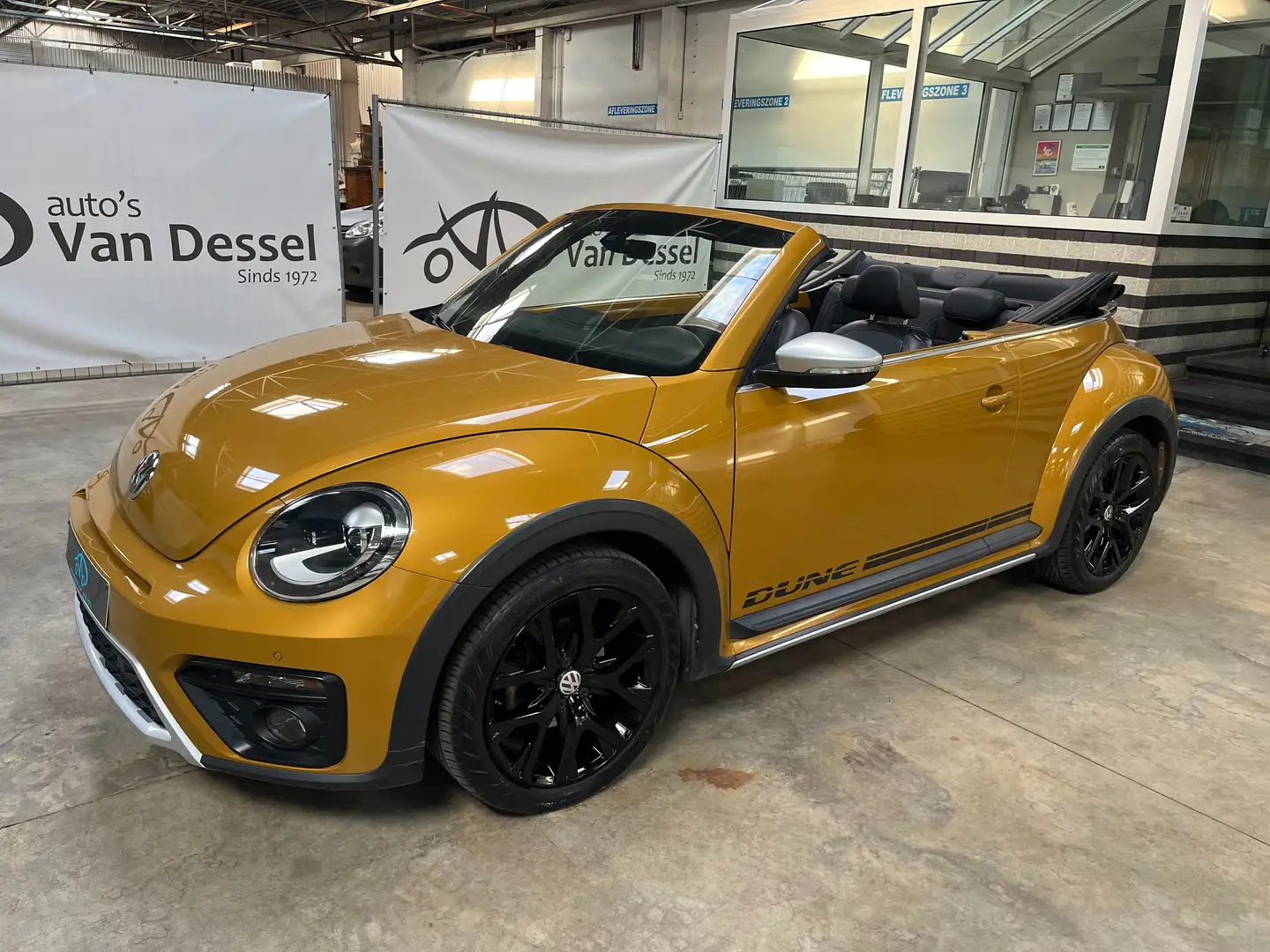 Volkswagen New Beetle New Beetle Cabriolet 1.2 Dune Leder Navi Camera Jaune - 1