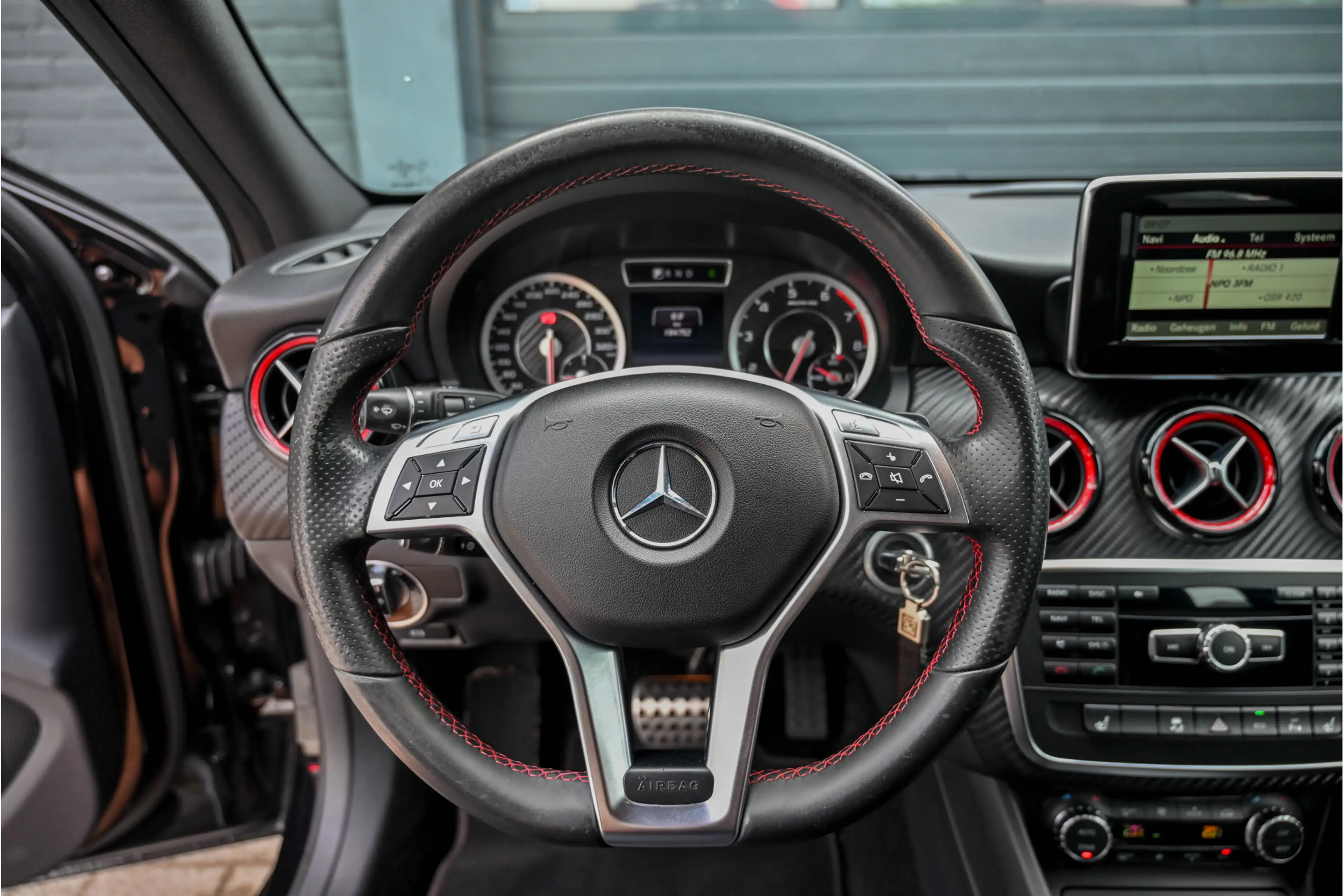 Mercedes-Benz A 45 AMG 4MATIC — photo 13
