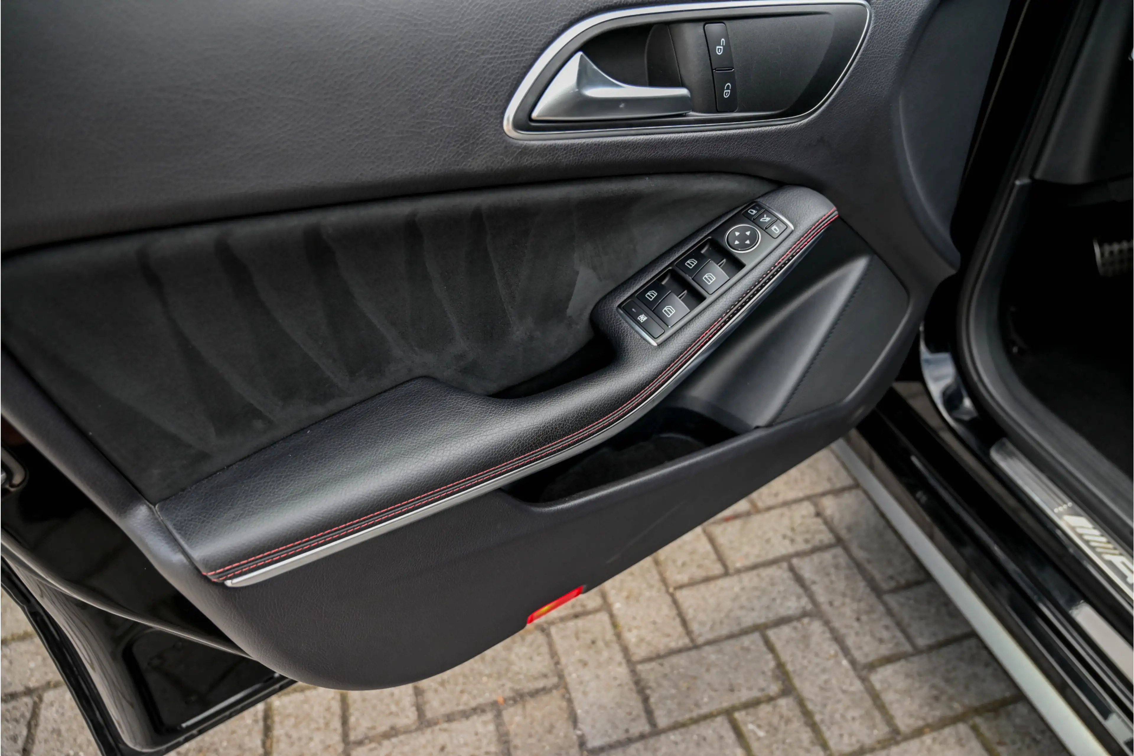 Mercedes-Benz A 45 AMG 4MATIC — photo 11
