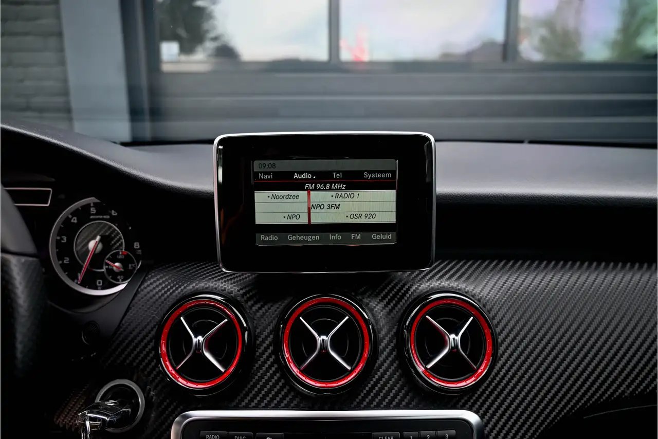 MERCEDES-BENZ A 45 AMG 4MATIC 362 ch BVA - VOLANT EN CUIR