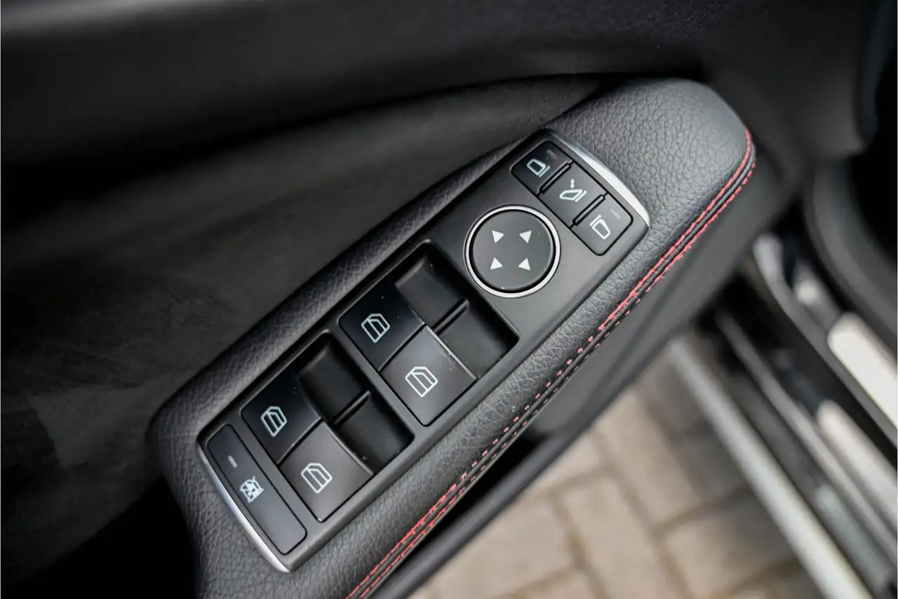MERCEDES-BENZ A 45 AMG 4MATIC 362 ch BVA - VOLANT EN CUIR