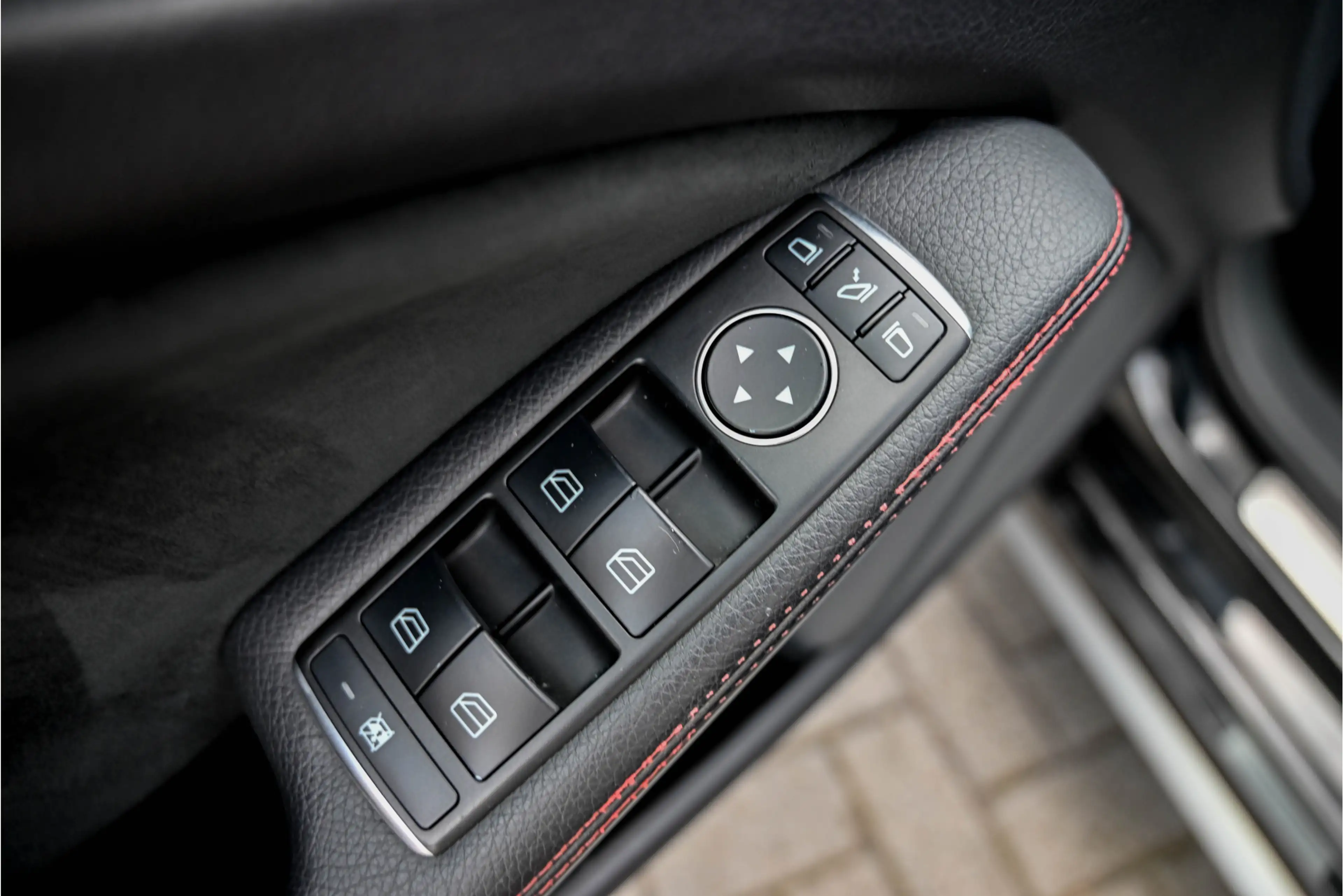 Mercedes-Benz A 45 AMG 4MATIC — photo 10