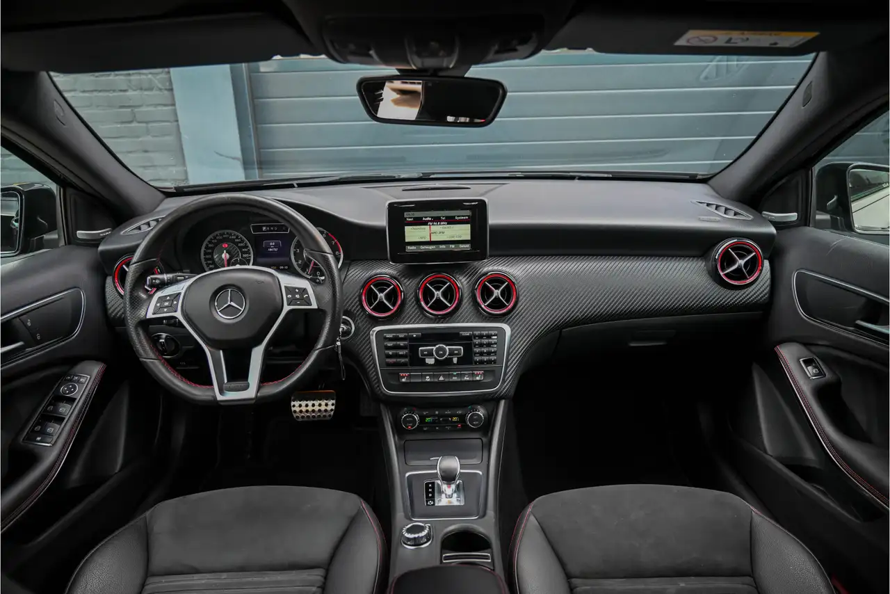 MERCEDES-BENZ A 45 AMG 4MATIC 362 ch BVA - VOLANT EN CUIR