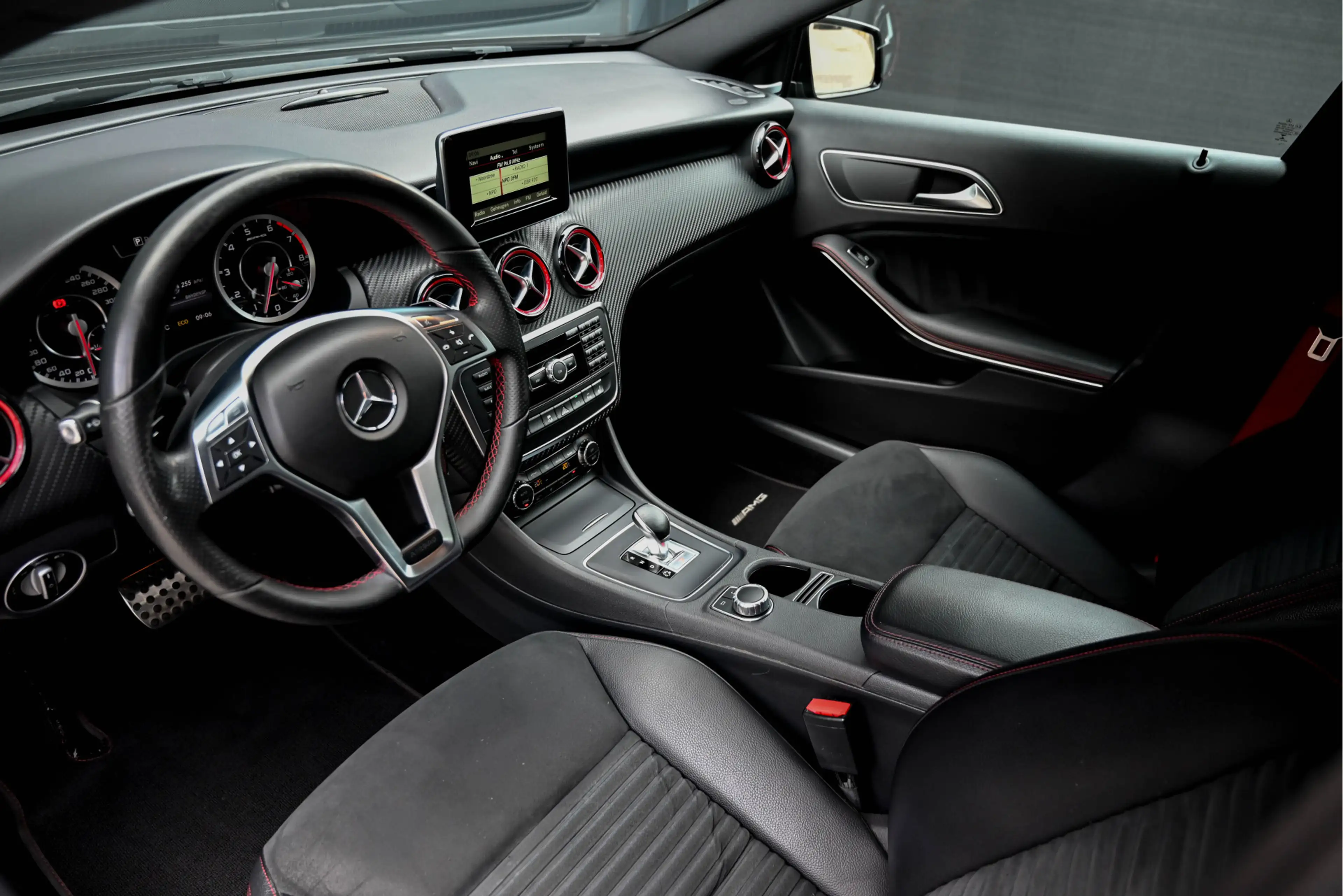 Mercedes-Benz A 45 AMG 4MATIC — photo 3