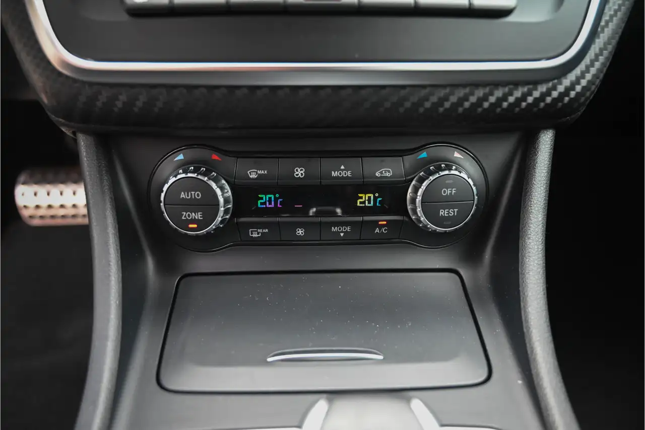 MERCEDES-BENZ A 45 AMG 4MATIC 362 ch BVA - VOLANT EN CUIR