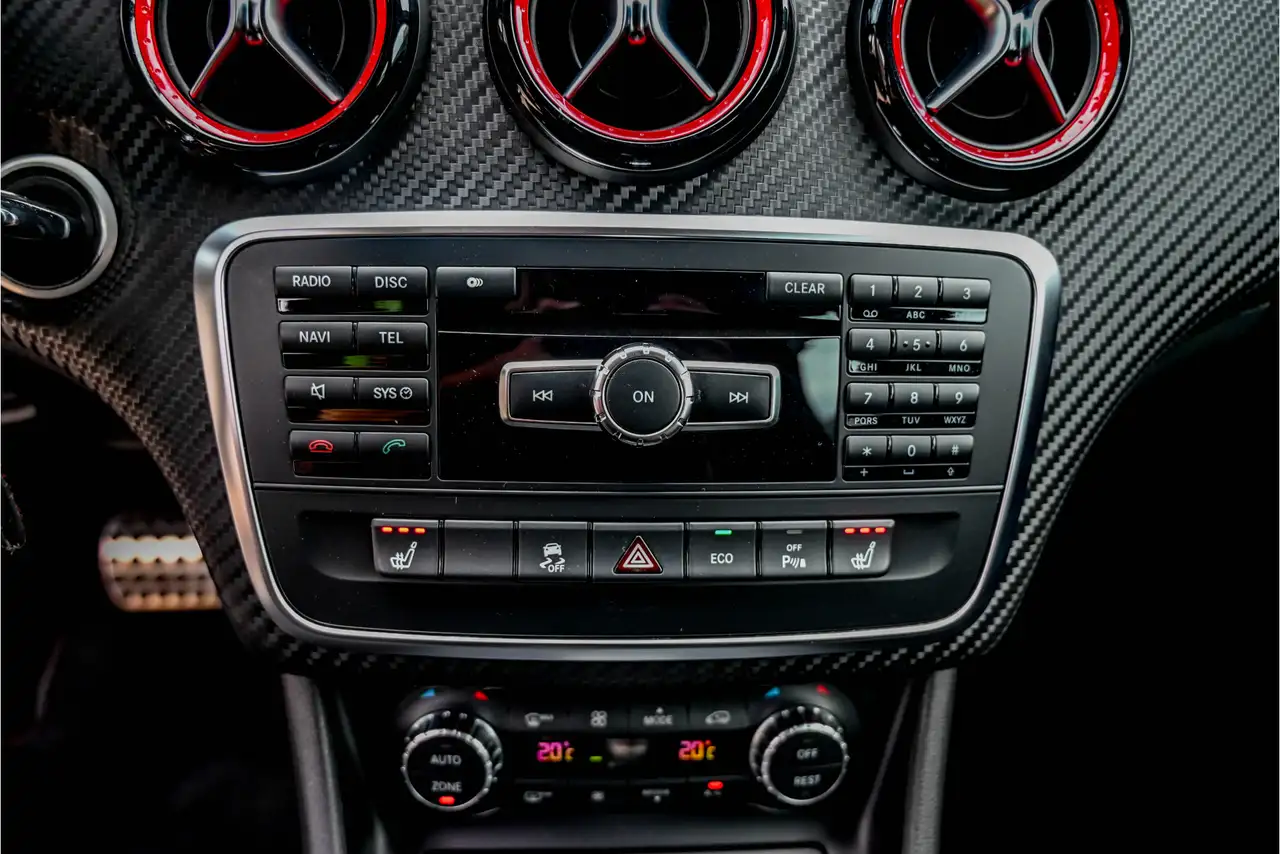 MERCEDES-BENZ A 45 AMG 4MATIC 362 ch BVA - VOLANT EN CUIR