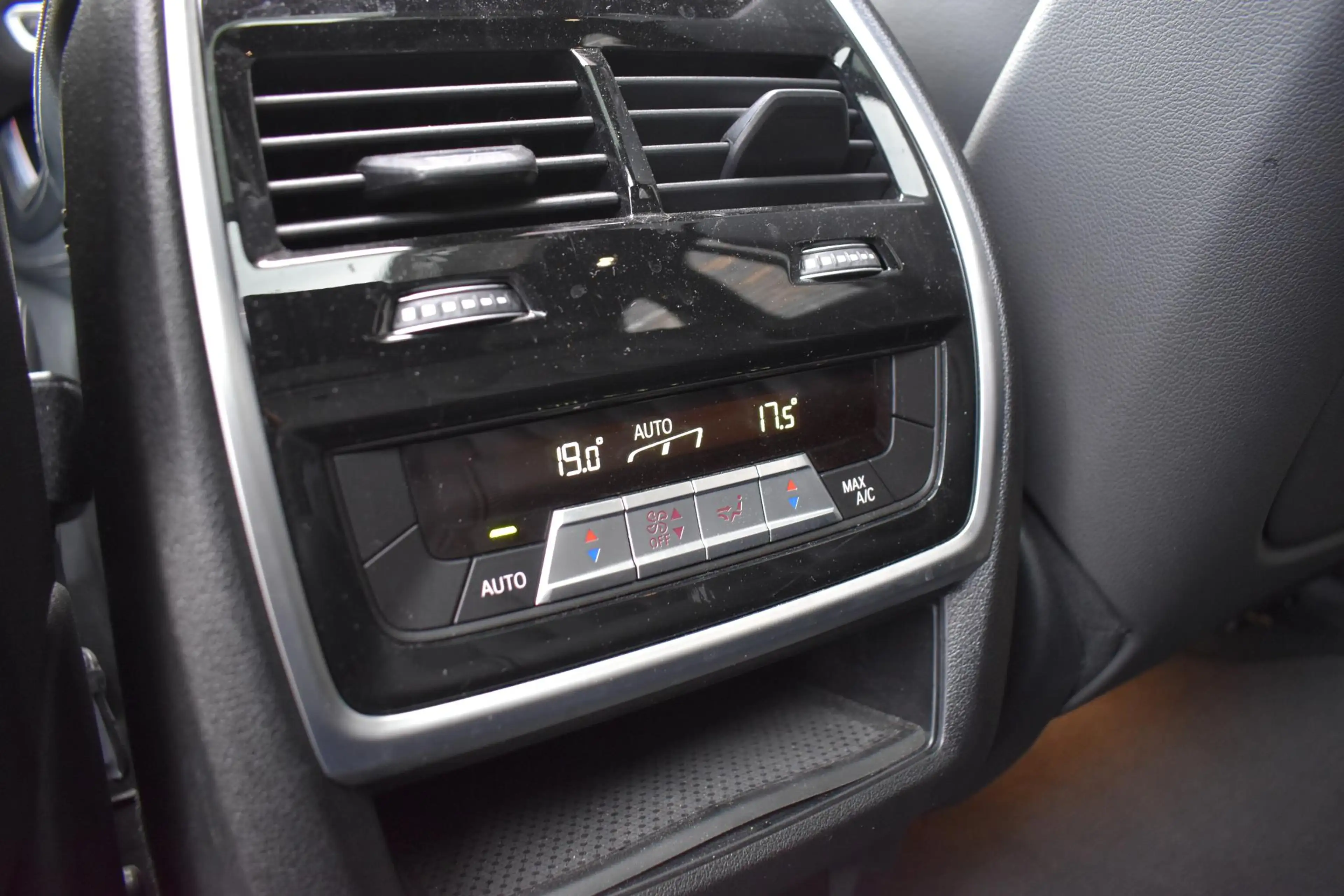 BMW X5 xDrive40d High Executive PANO — photo 7