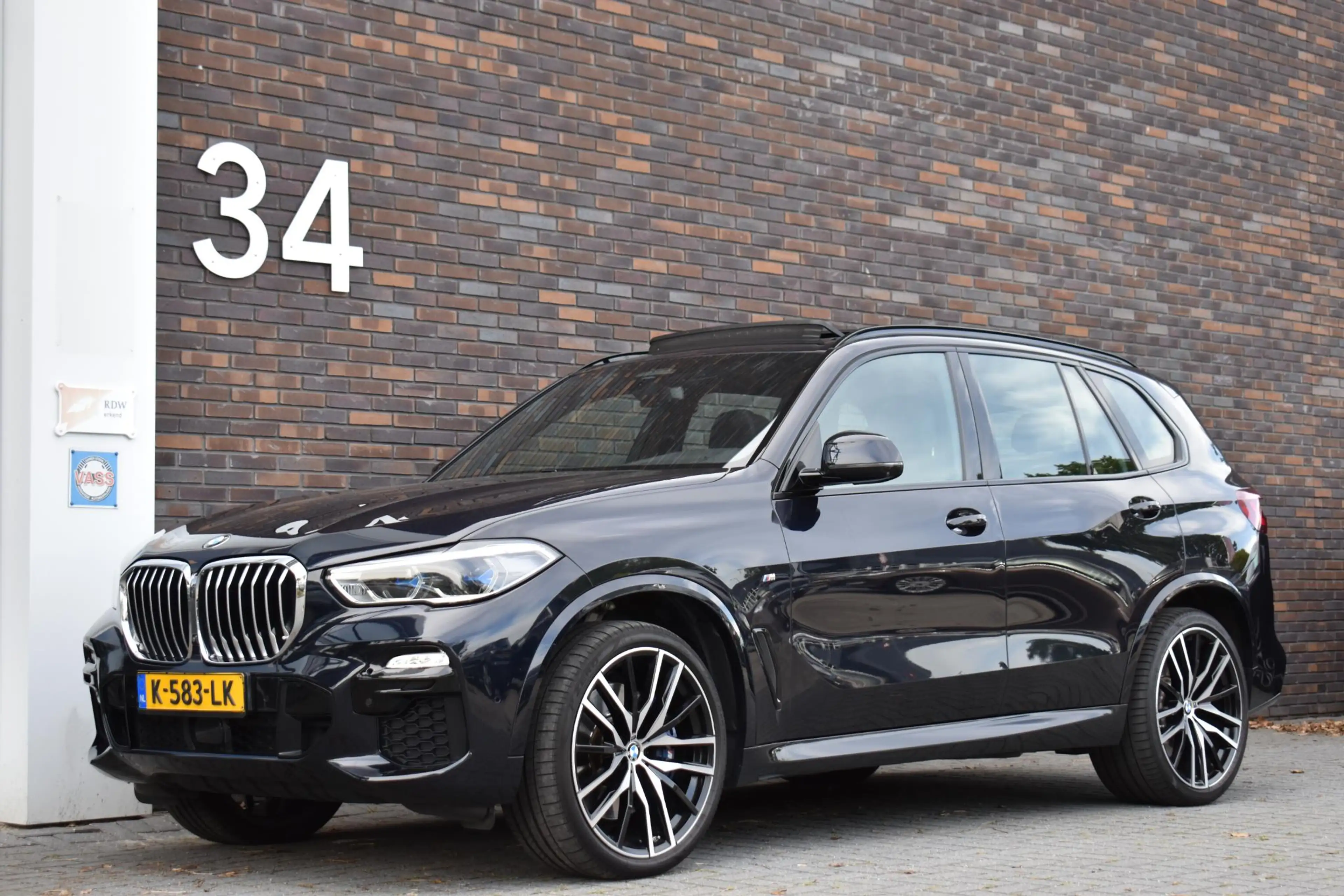 BMW X5 xDrive40d High Executive PANO — photo 3
