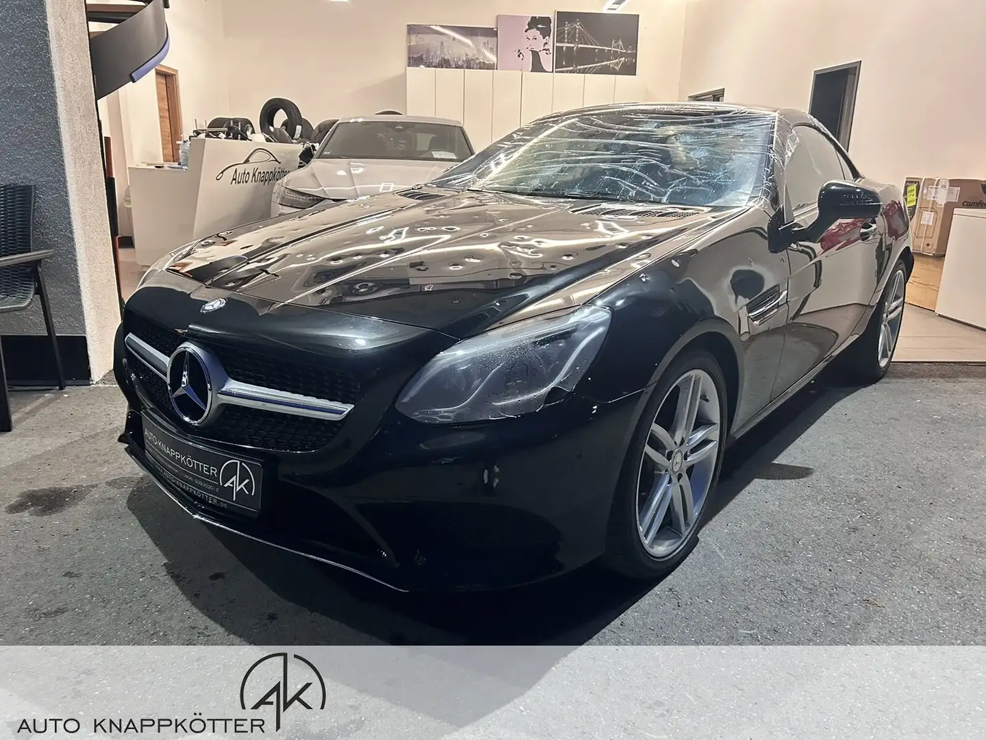 Mercedes-Benz SLC 200 SLC 200 AMG LINE/ FAHRBEREIT/AIRSCARF/H&K/LED Negru - 2