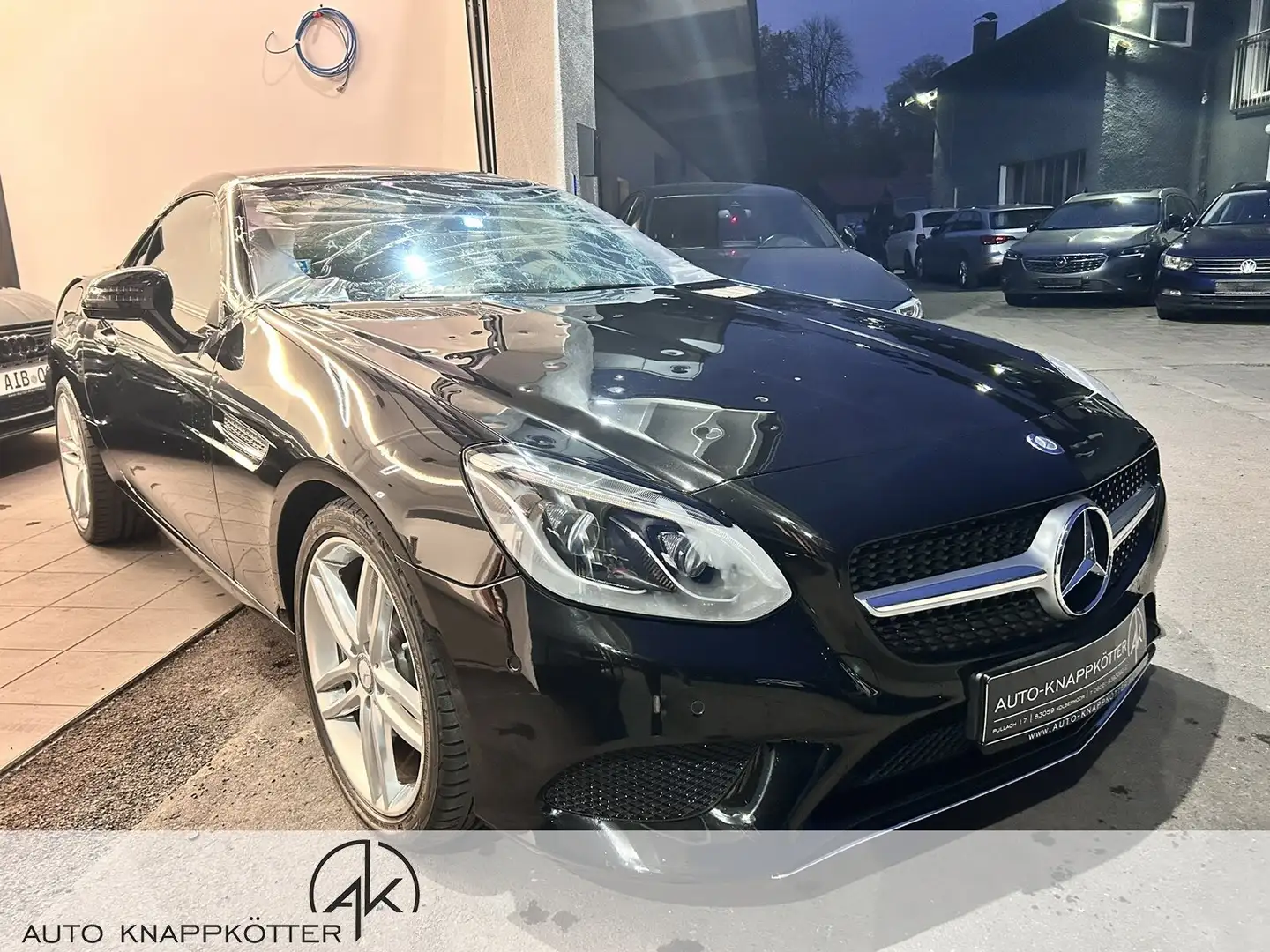 Mercedes-Benz SLC 200 SLC 200 AMG LINE/ FAHRBEREIT/AIRSCARF/H&K/LED Negru - 2