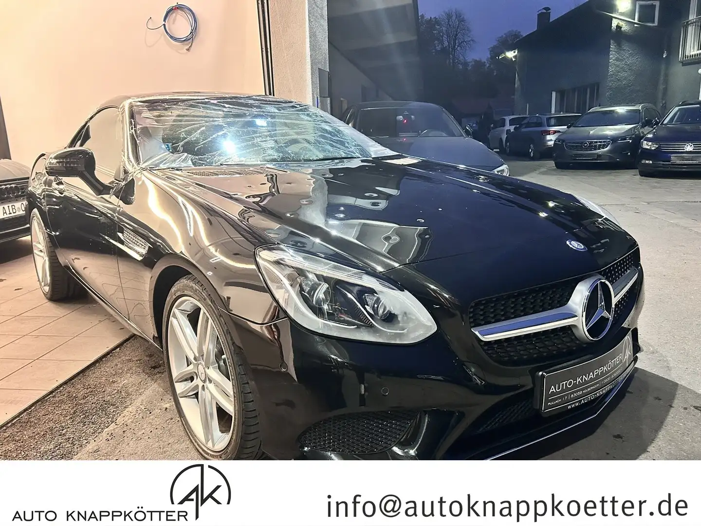 Mercedes-Benz SLC 200 SLC 200 AMG LINE/ FAHRBEREIT/AIRSCARF/H&K/LED Negru - 1
