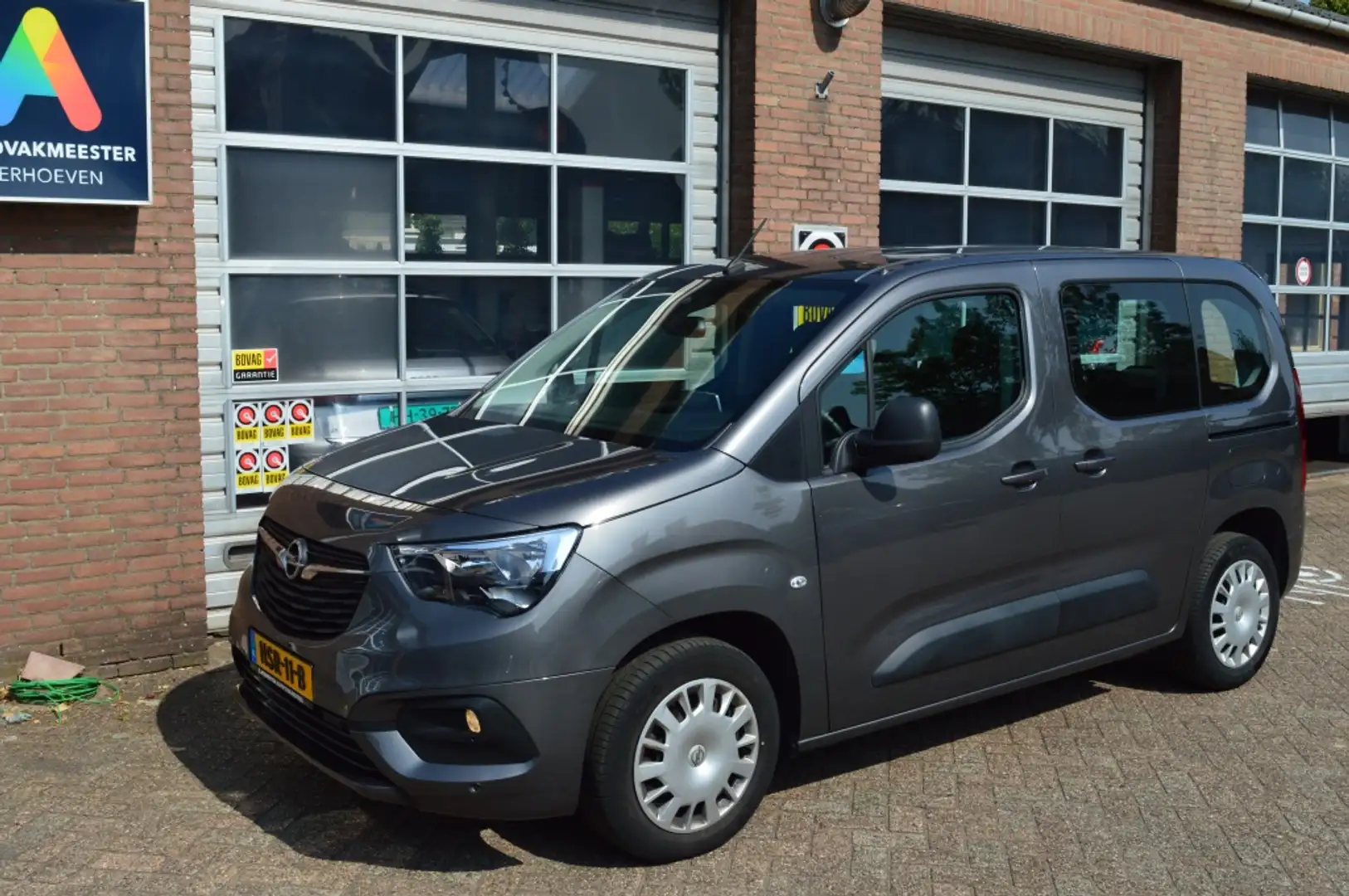 Opel Combo Life Airco, Pdc, Navigatie, 1.2 T. L1H1 Edition Gris - 1