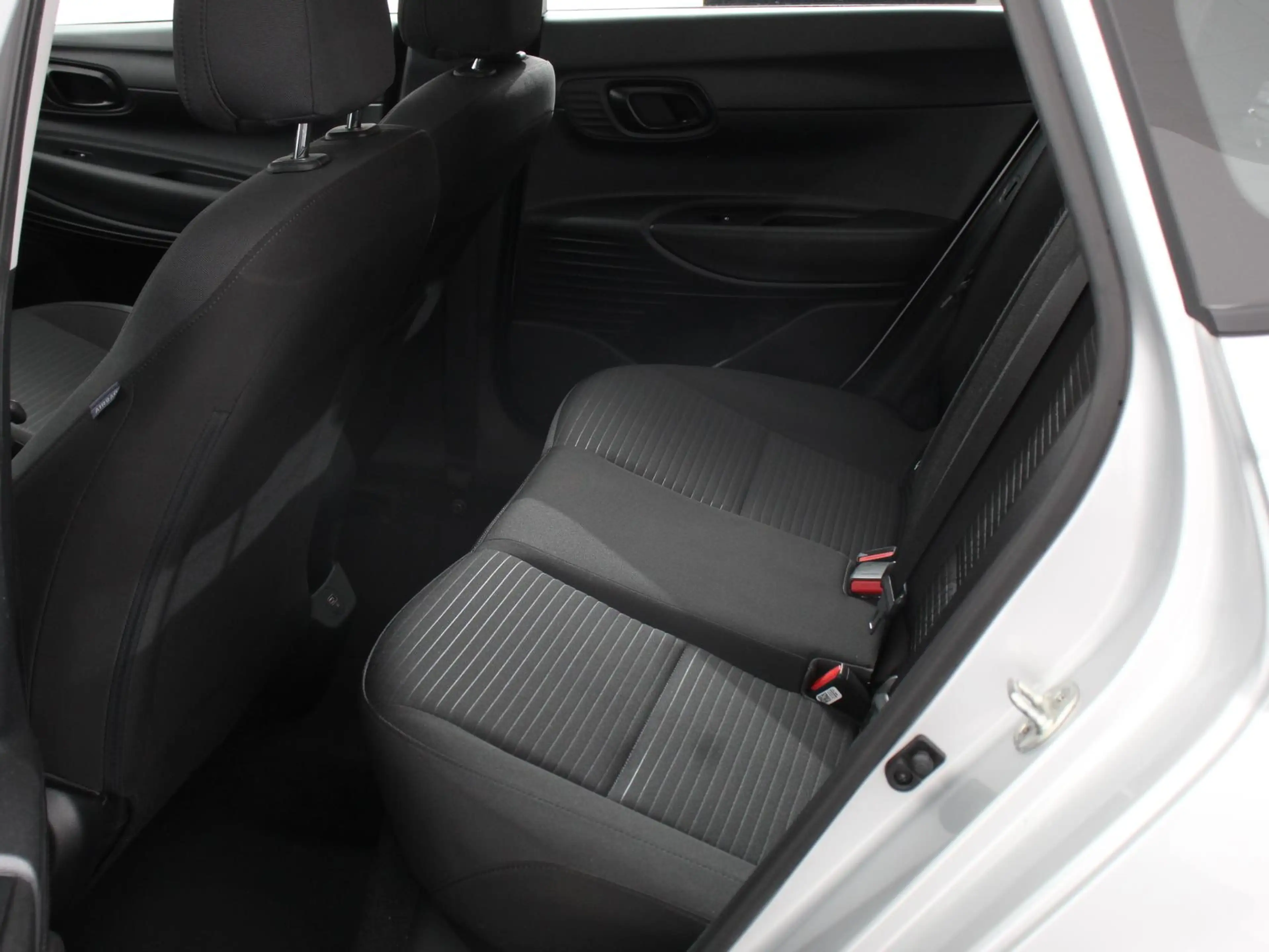 Hyundai i20 1.2 MPI Essential Navigatie Apple CarPlay Android — photo 9