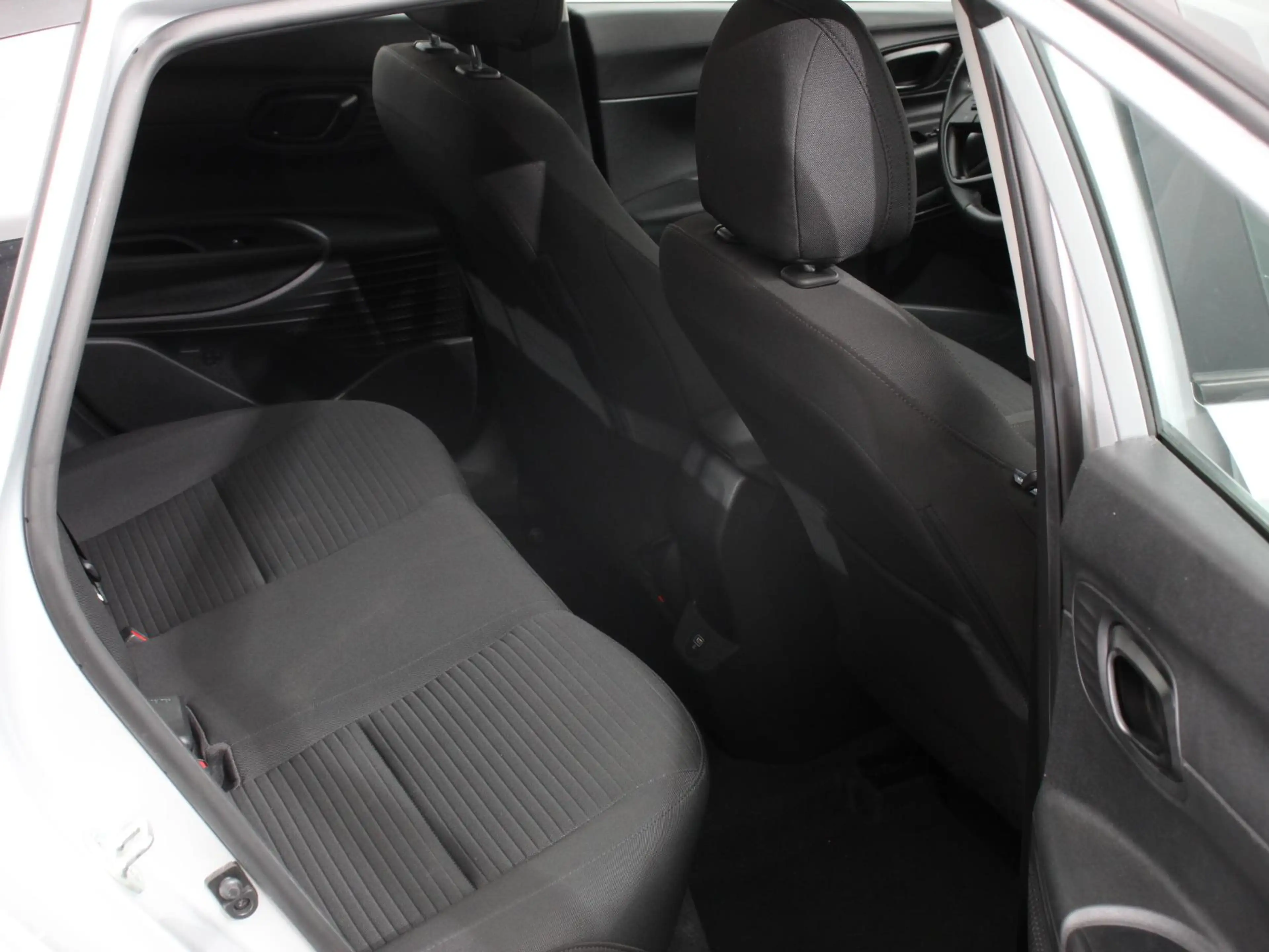 Hyundai i20 1.2 MPI Essential Navigatie Apple CarPlay Android — photo 10