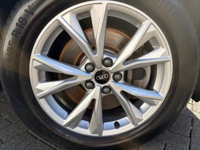 Audi Q3 view 15