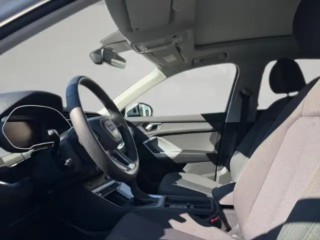 Audi Q3 view 7