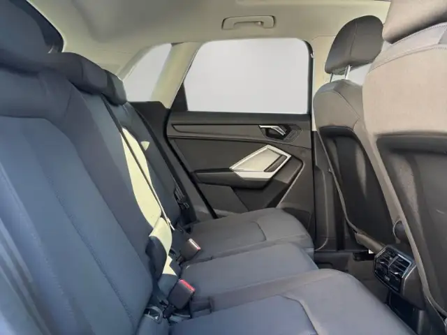 Audi Q3 view 13