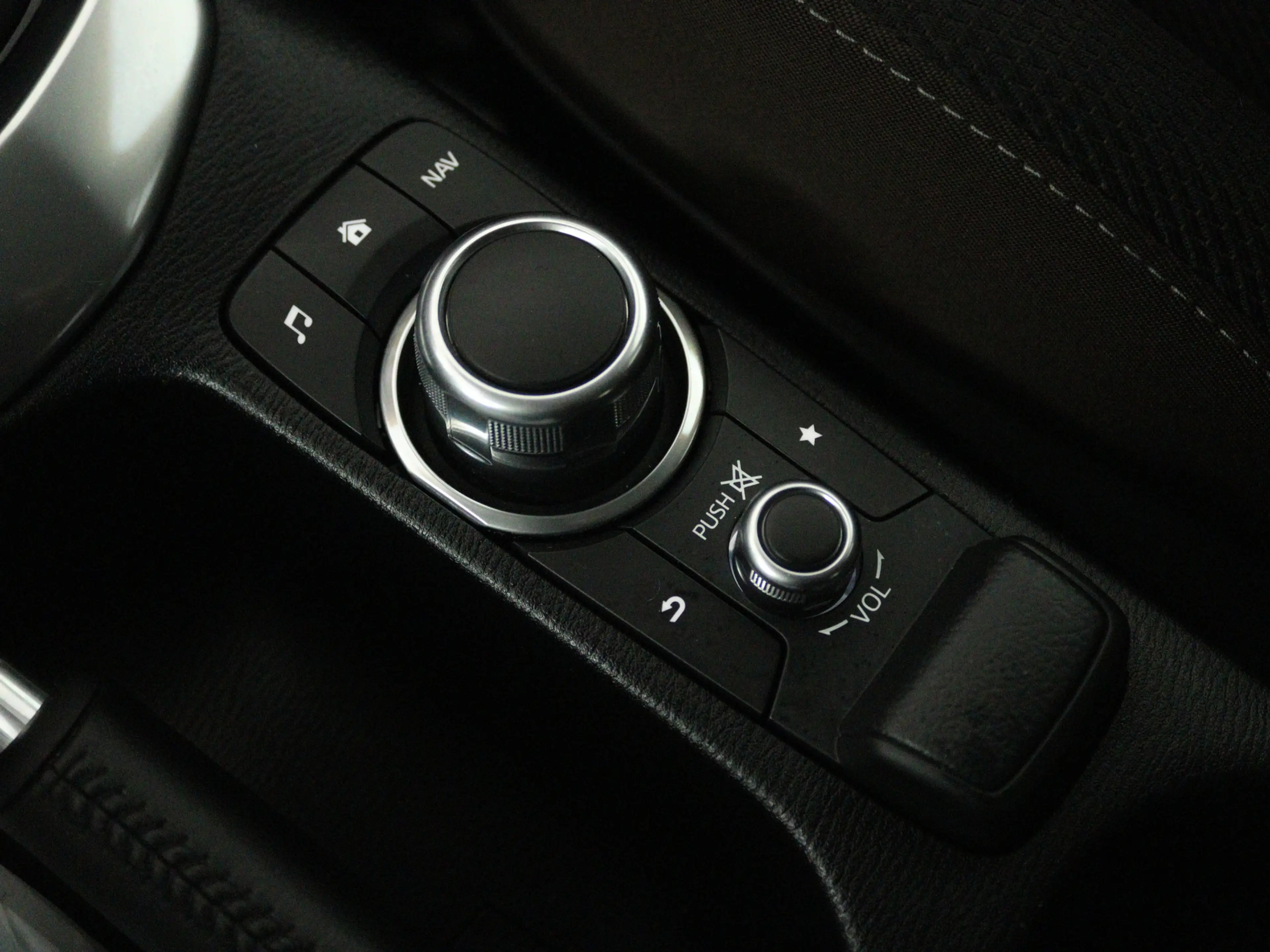 Mazda 2 1.5 Skyactiv-G Style Selected | Afneembare Trekhaa — photo 12