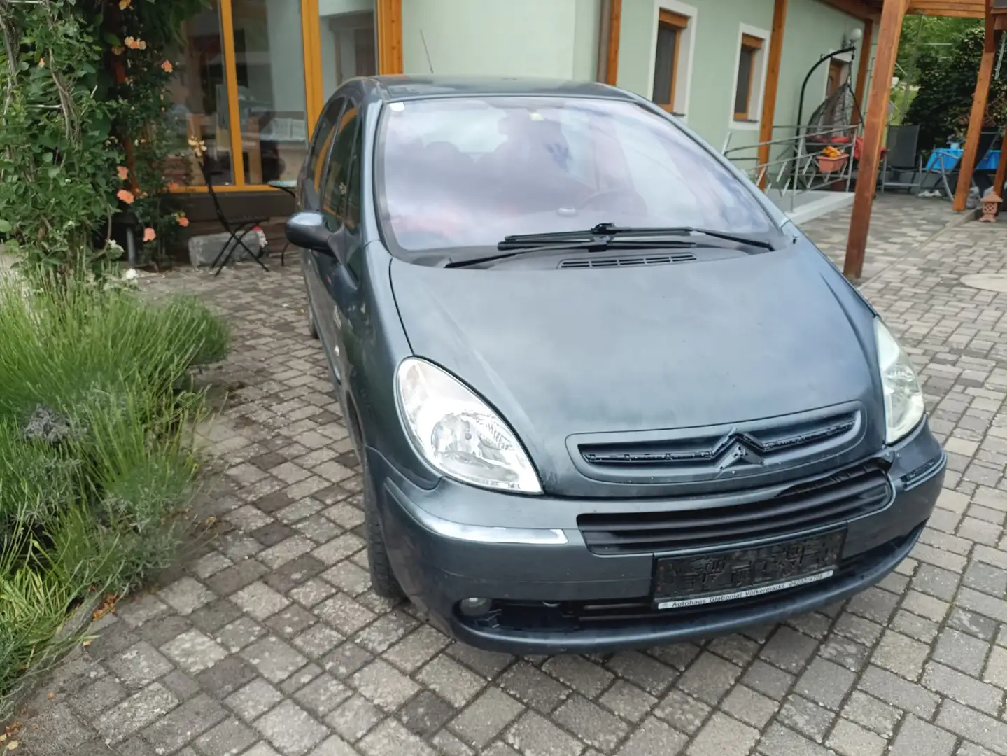 Citroen Xsara Picasso 1,6i Millionaire Grau - 2