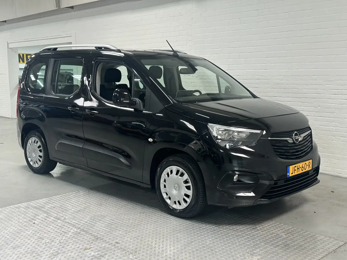 Opel Combo Tour 1.2 Turbo L1H1 Edition CLIMA /NAVI /CAMERA /T Schwarz - 2