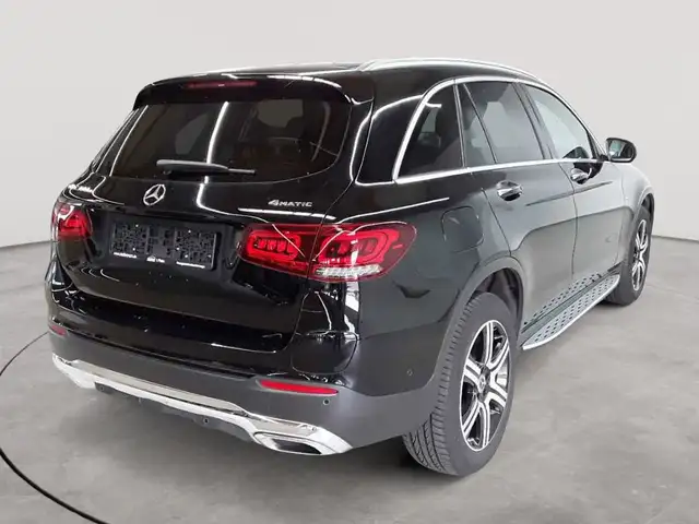Mercedes-Benz GLC view 4