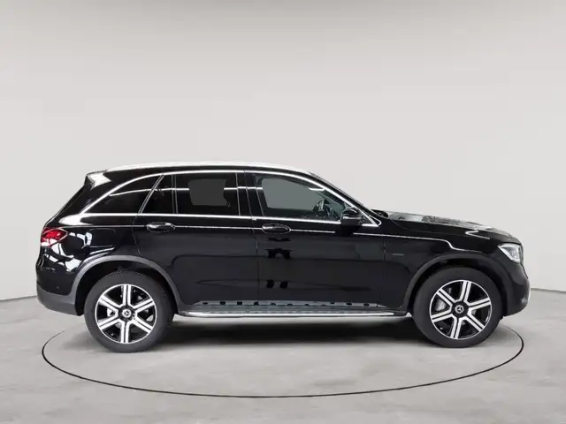 Mercedes-Benz GLC view 3