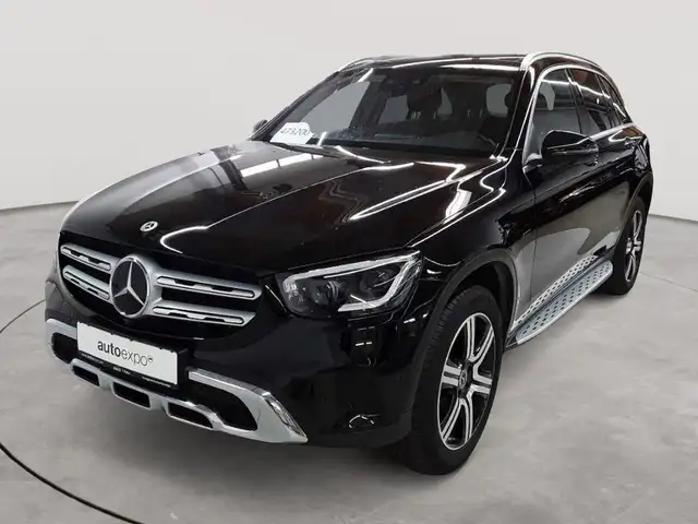 Mercedes-Benz GLC view 2