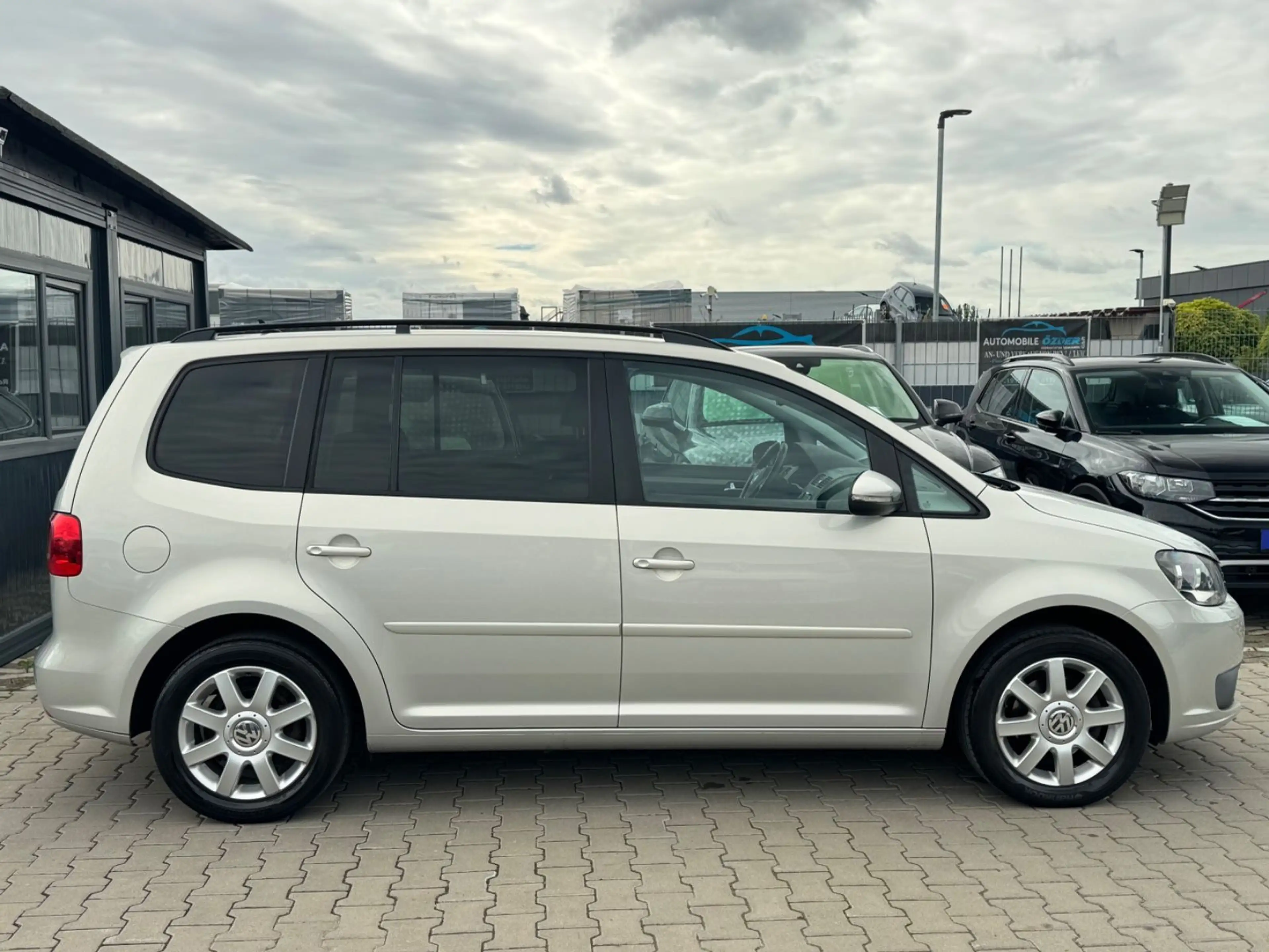 Volkswagen Touran 1.6 TDI Comfortline+Garantie+7.Sitzer+ — photo 9