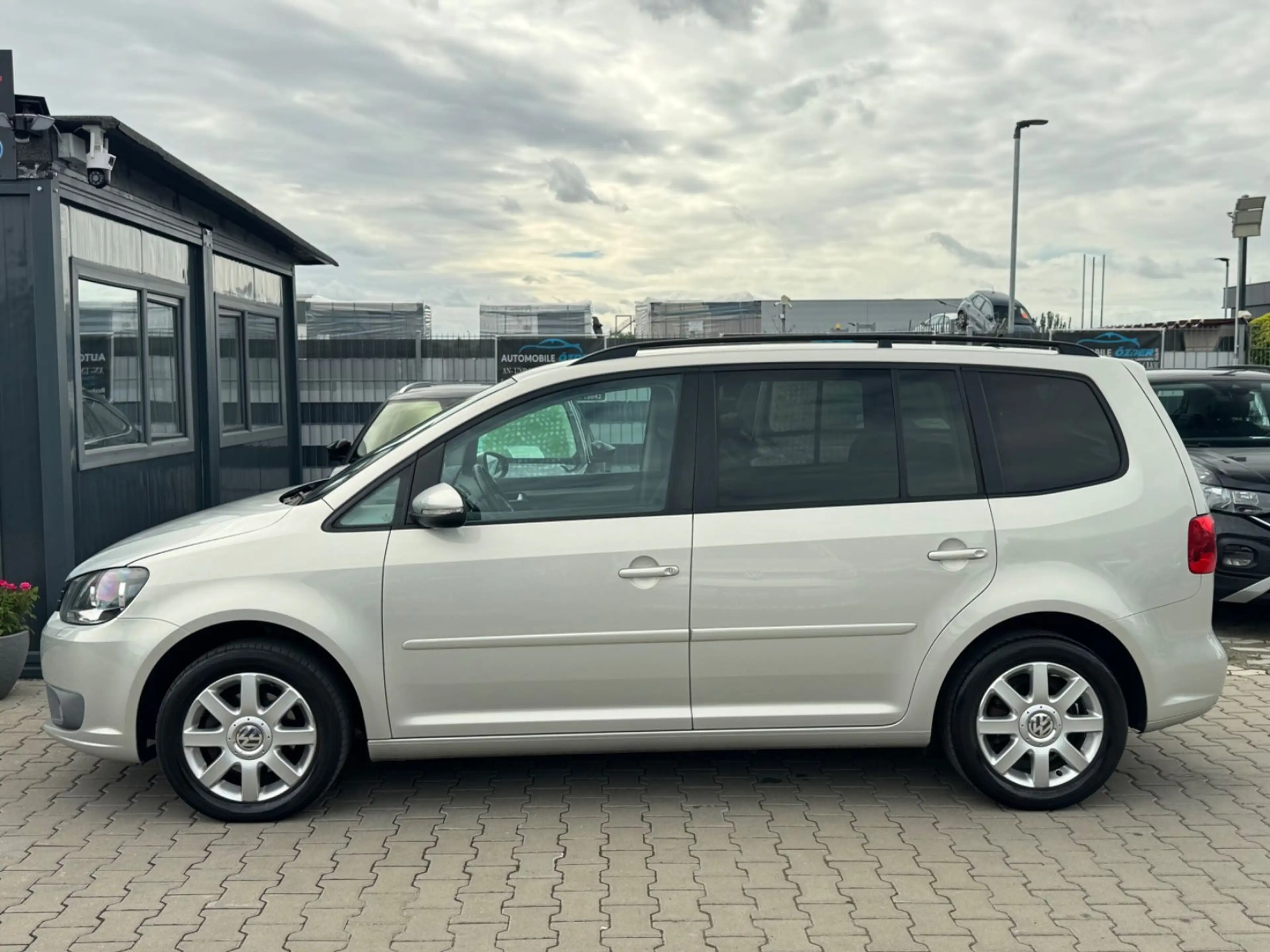 Volkswagen Touran 1.6 TDI Comfortline+Garantie+7.Sitzer+ — photo 10