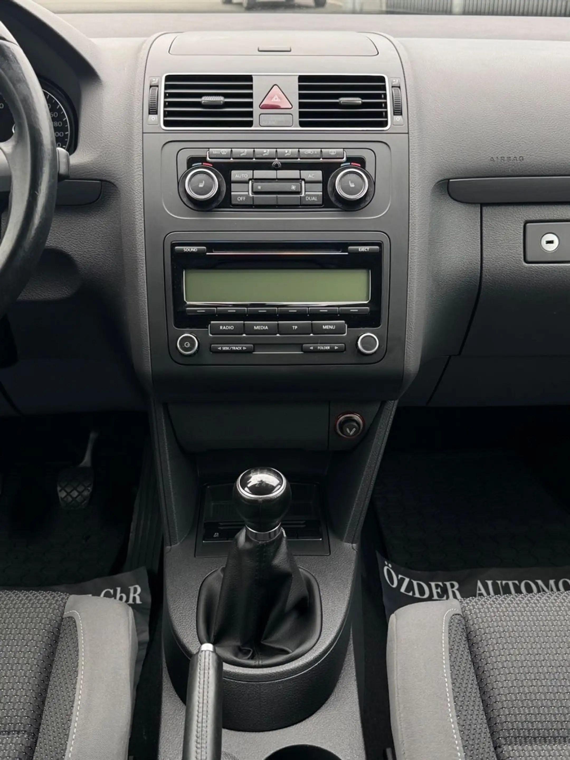 Volkswagen Touran 1.6 TDI Comfortline+Garantie+7.Sitzer+ — photo 14