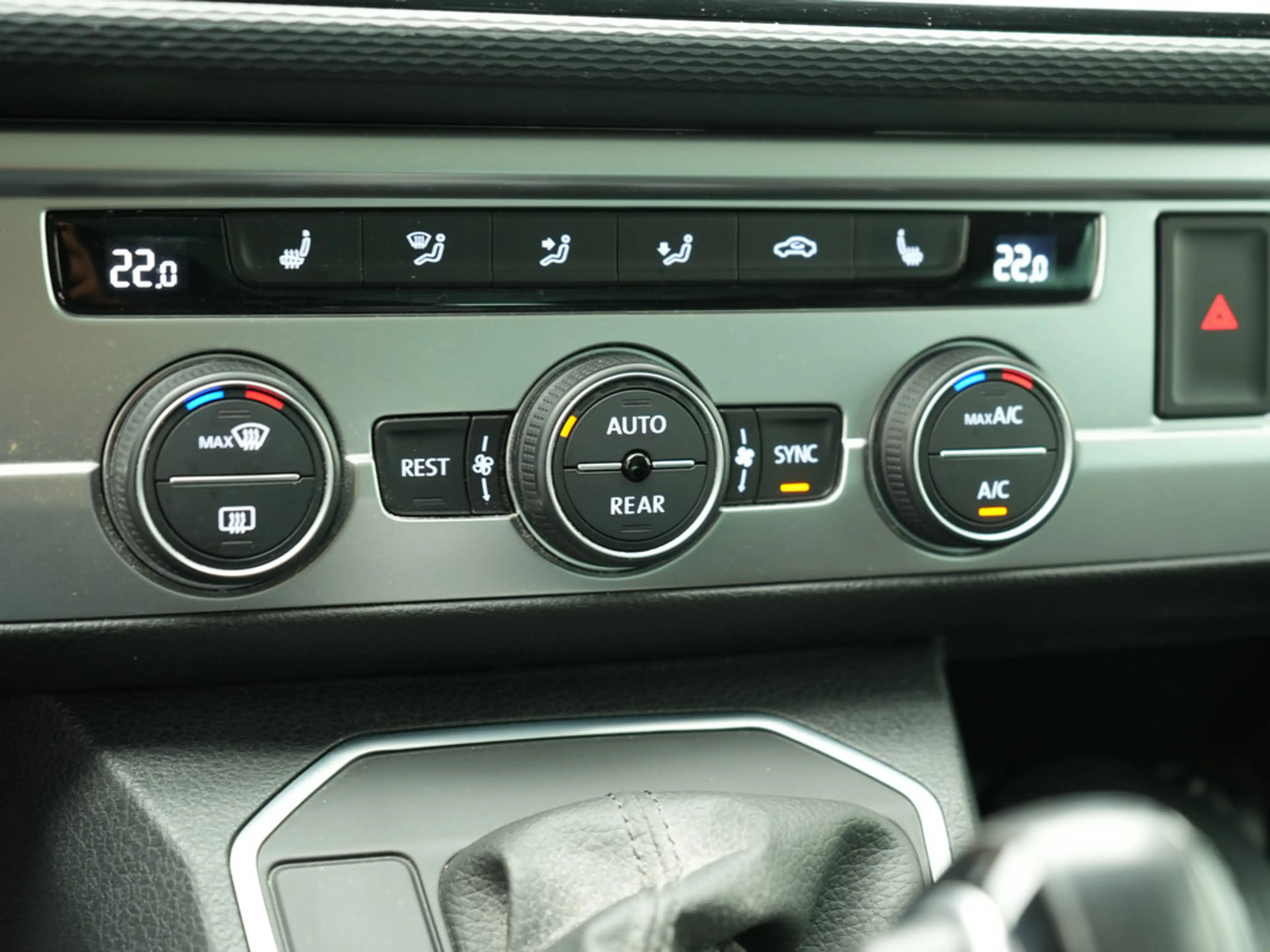 Volkswagen T6.1 Multivan Comfortline 4Motion DSG 7-SITZE — photo 11