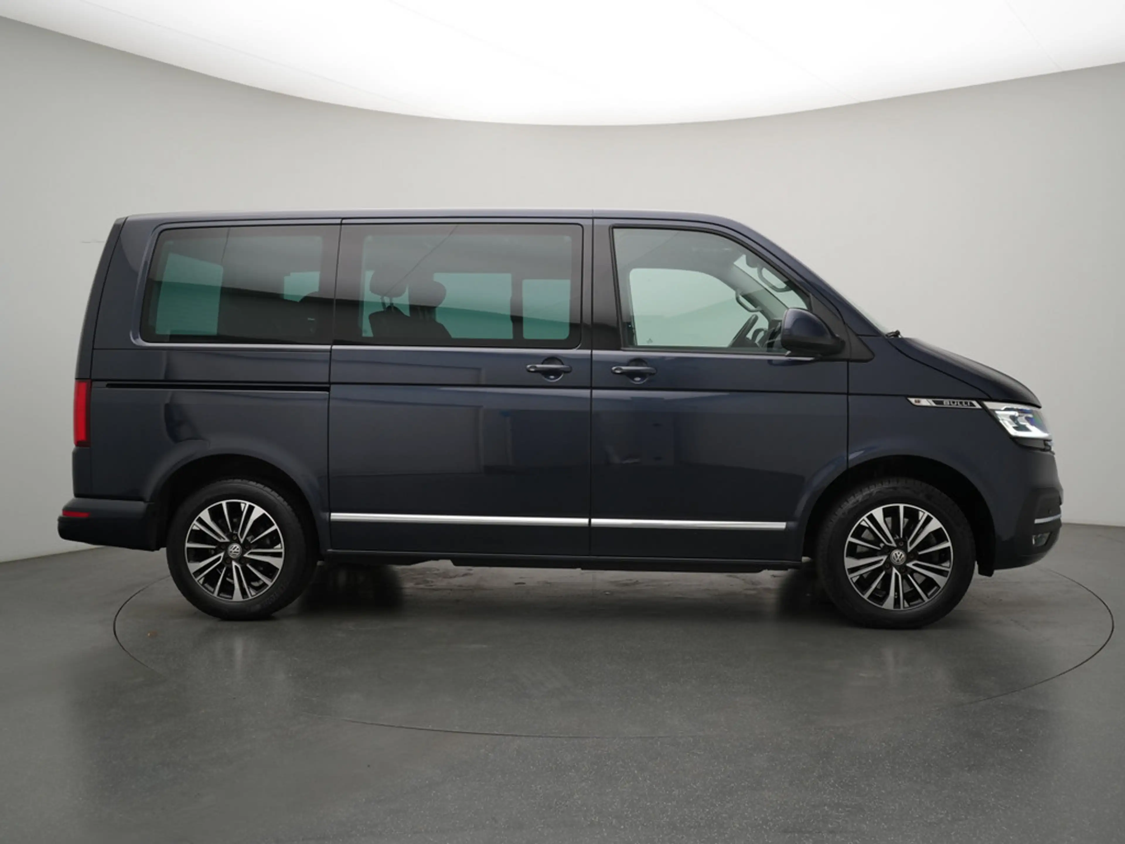 Volkswagen T6.1 Multivan Comfortline 4Motion DSG 7-SITZE — photo 3