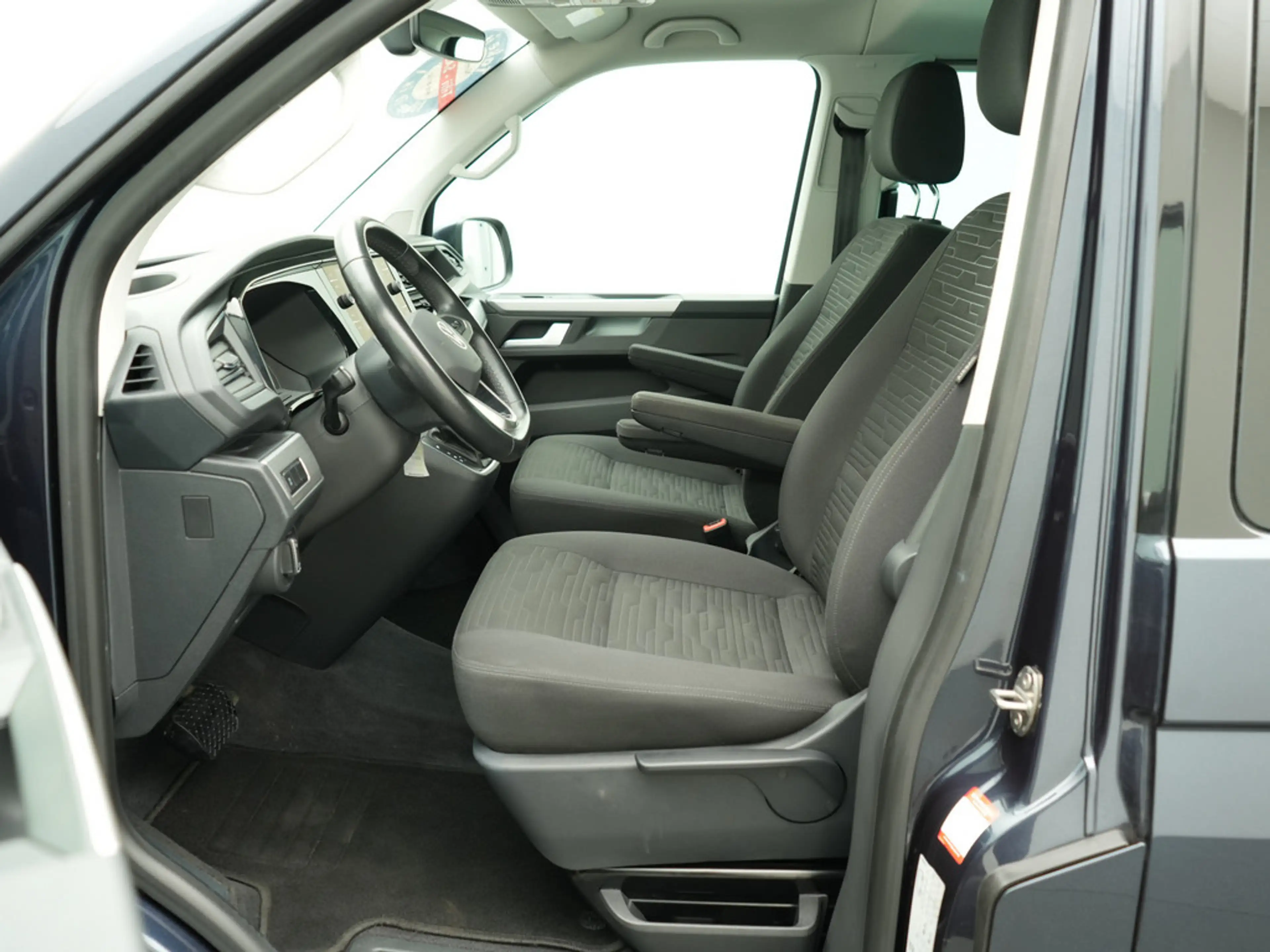 Volkswagen T6.1 Multivan Comfortline 4Motion DSG 7-SITZE — photo 12