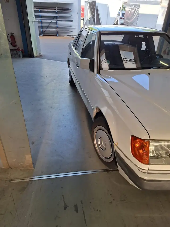 Mercedes-Benz 200 w124, foto 3