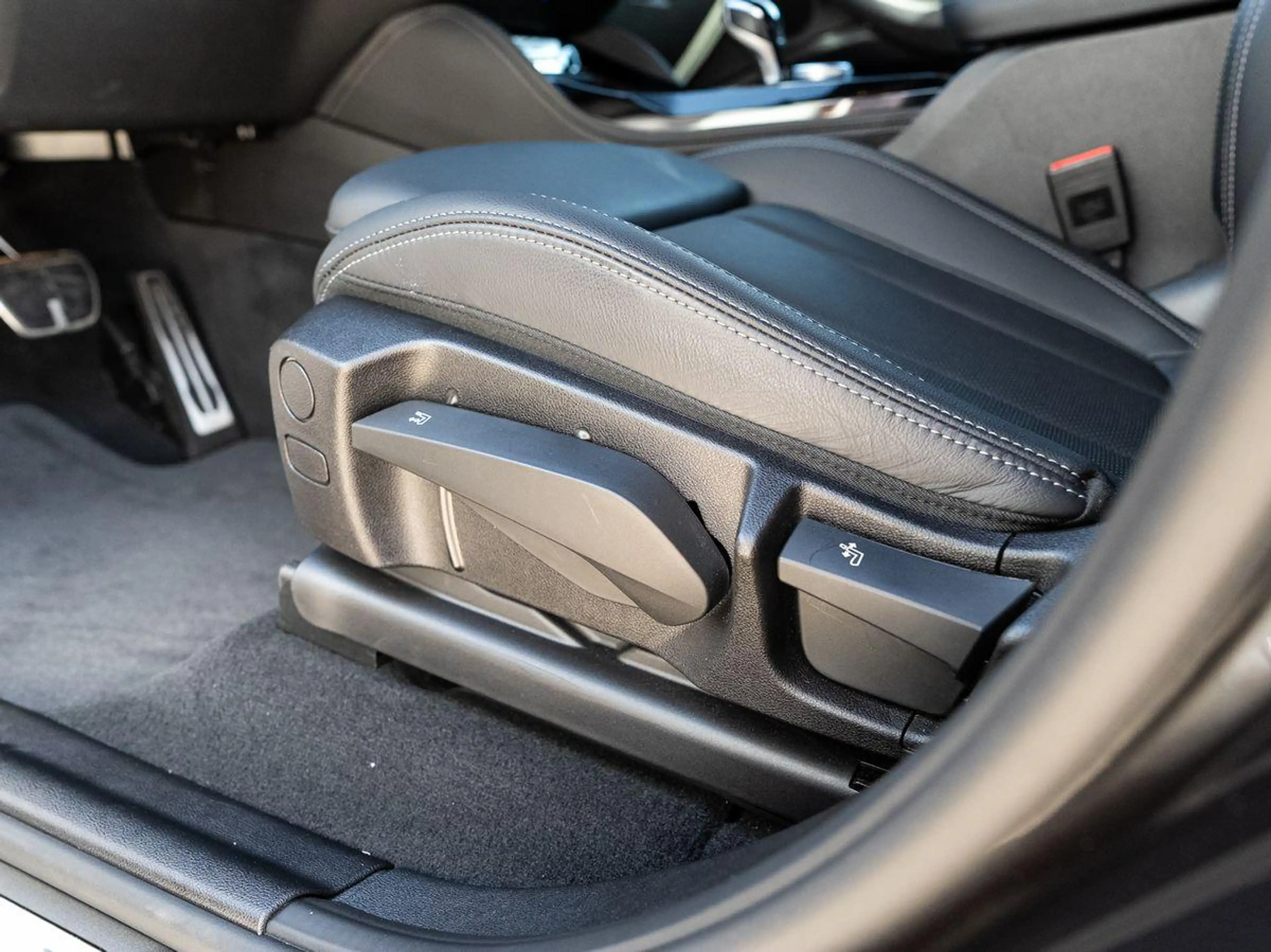 BMW X4 xDrive20d M-Sport AHK PANO ACC Laser HuD KoZg — photo 14