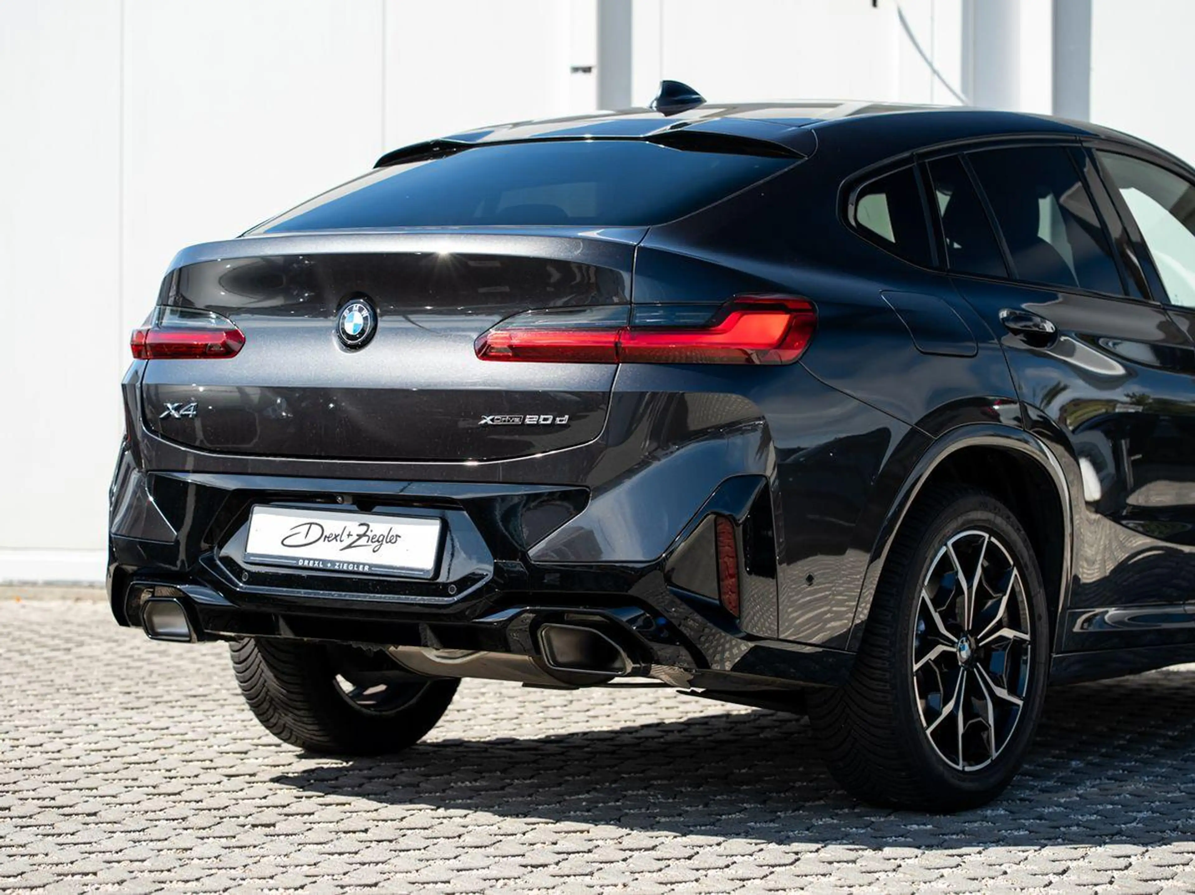 BMW X4 xDrive20d M-Sport AHK PANO ACC Laser HuD KoZg — photo 6