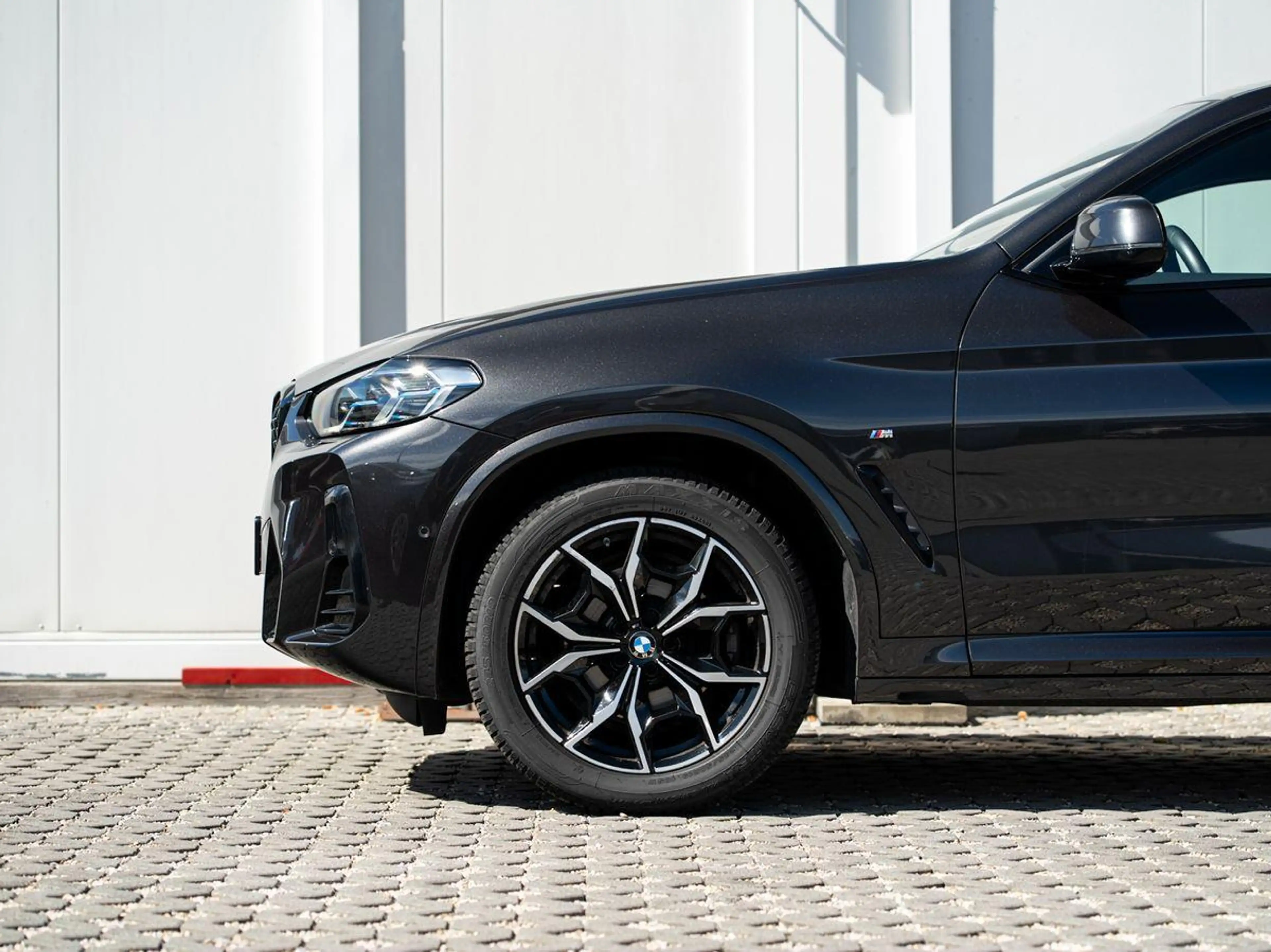 BMW X4 xDrive20d M-Sport AHK PANO ACC Laser HuD KoZg — photo 8