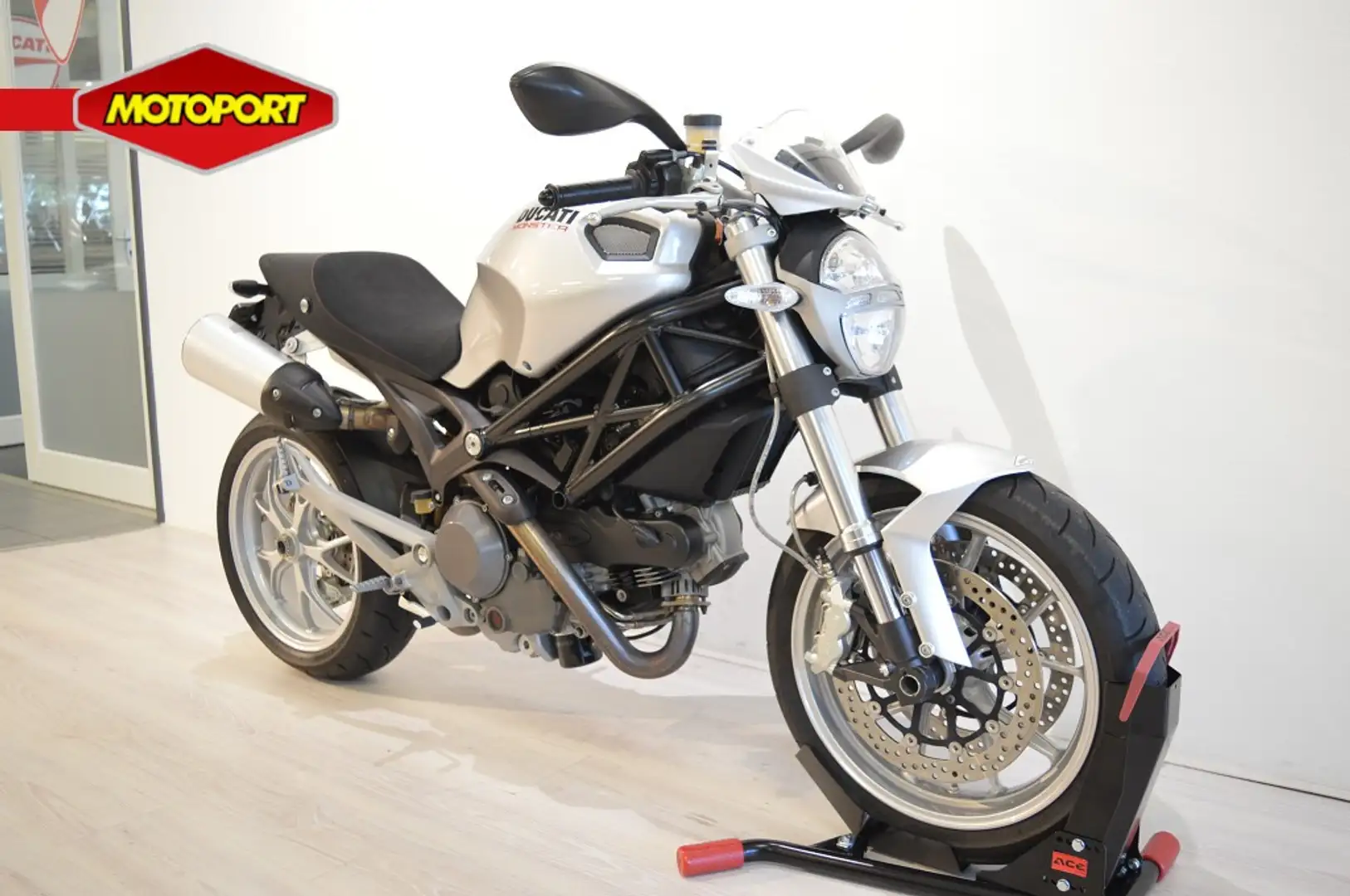Ducati Monster 1100 Srebrny - 2