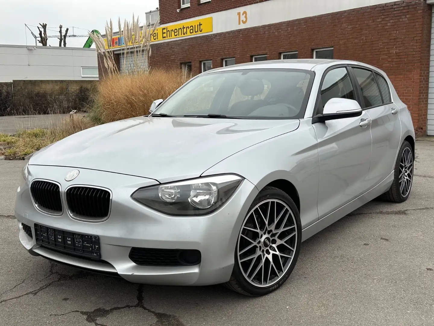 BMW 116 i Silber - 1
