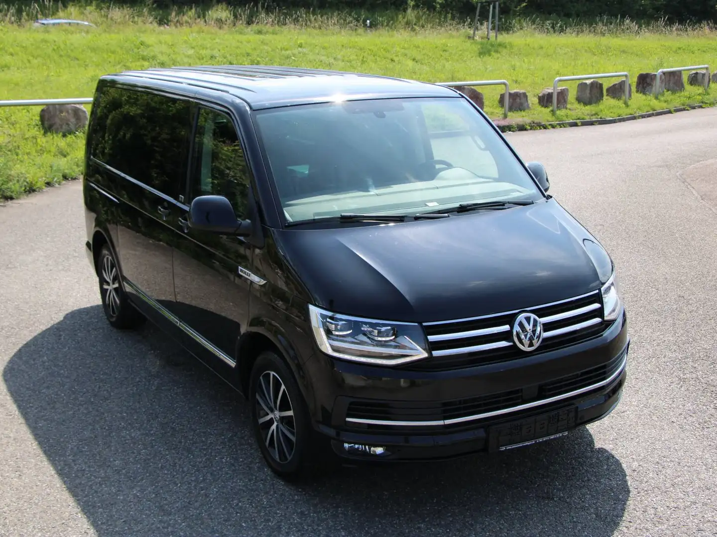 Volkswagen T6 Multivan TDI Generation Six DSG 150 PS ACC LED AHK Schwarz - 2