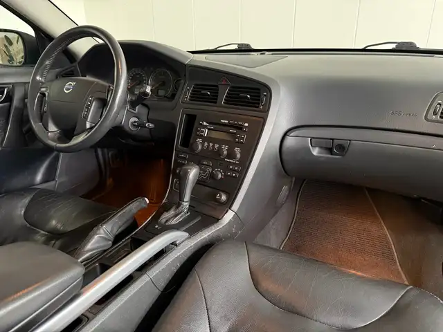 Volvo XC70 view 3