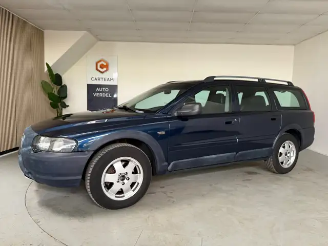 2004 Volvo XC70 in Blue for sale