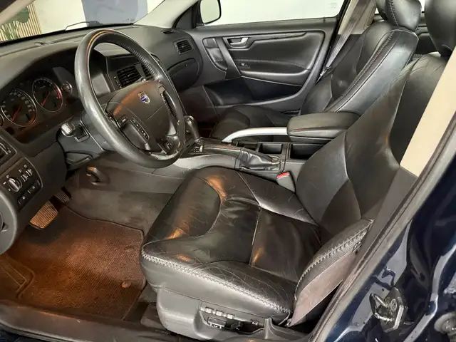 Volvo XC70 view 12