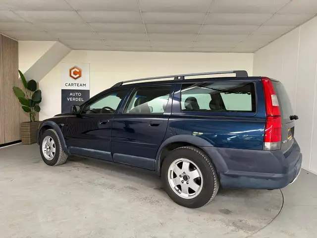 Volvo XC70 view 2