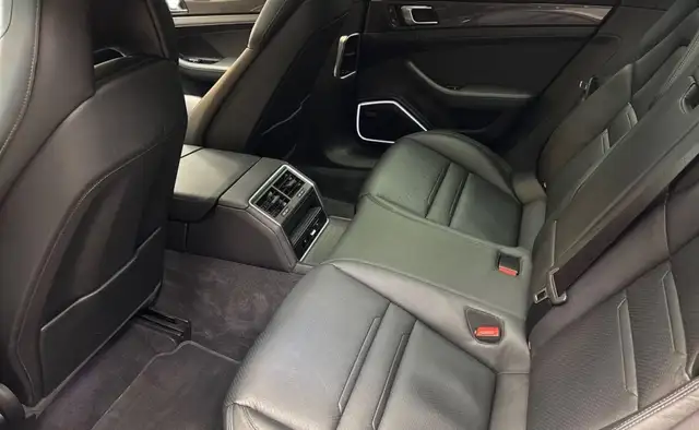 Porsche Panamera view 12