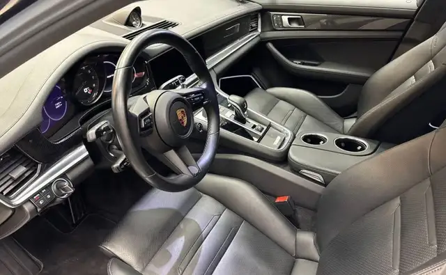 Porsche Panamera view 10