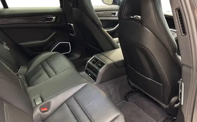 Porsche Panamera view 14