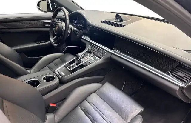 Porsche Panamera view 13