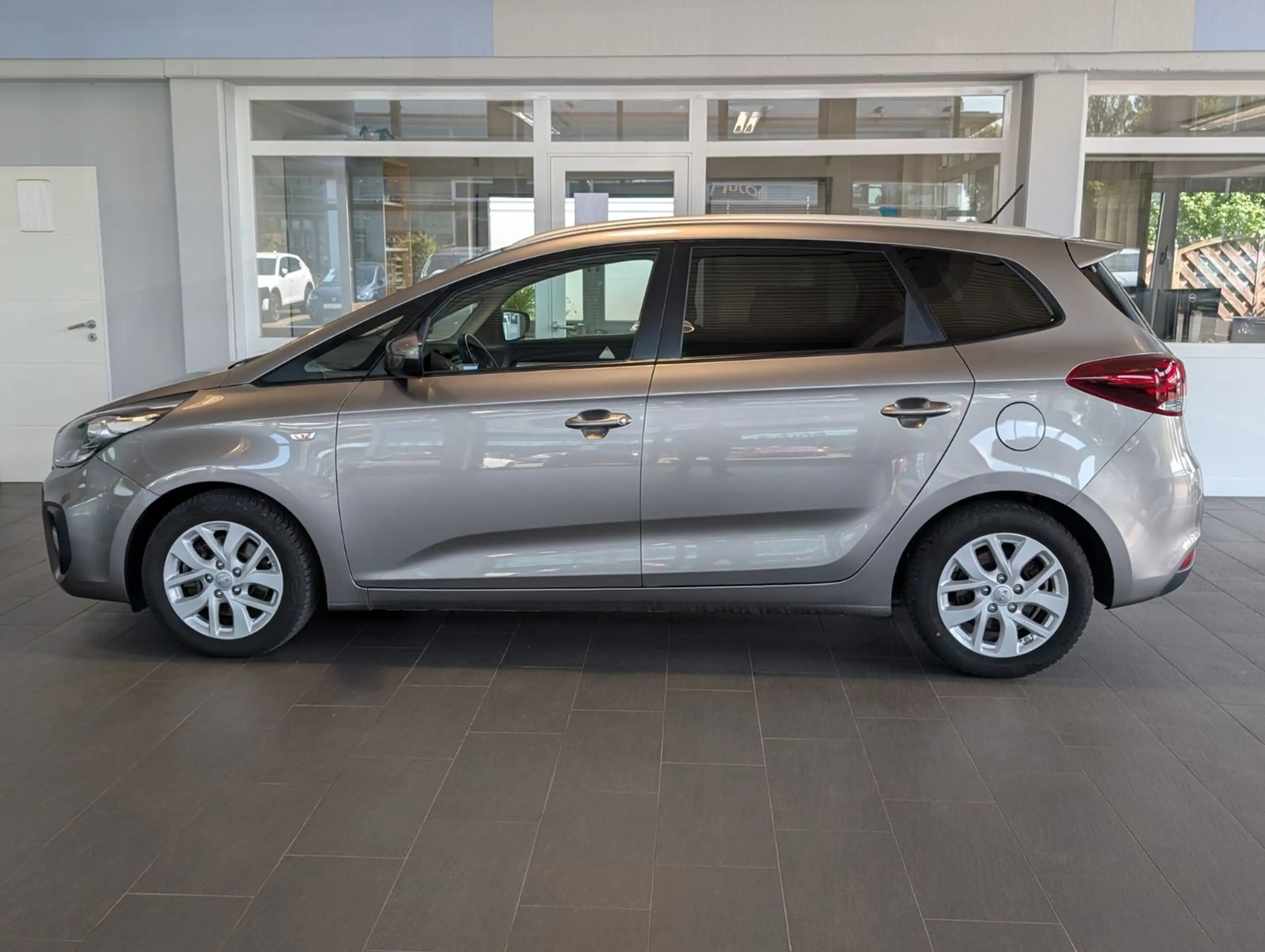 Kia Carens 1.7CRDI Vision Automatik*AHK*KAM*Sitzh. — photo 6