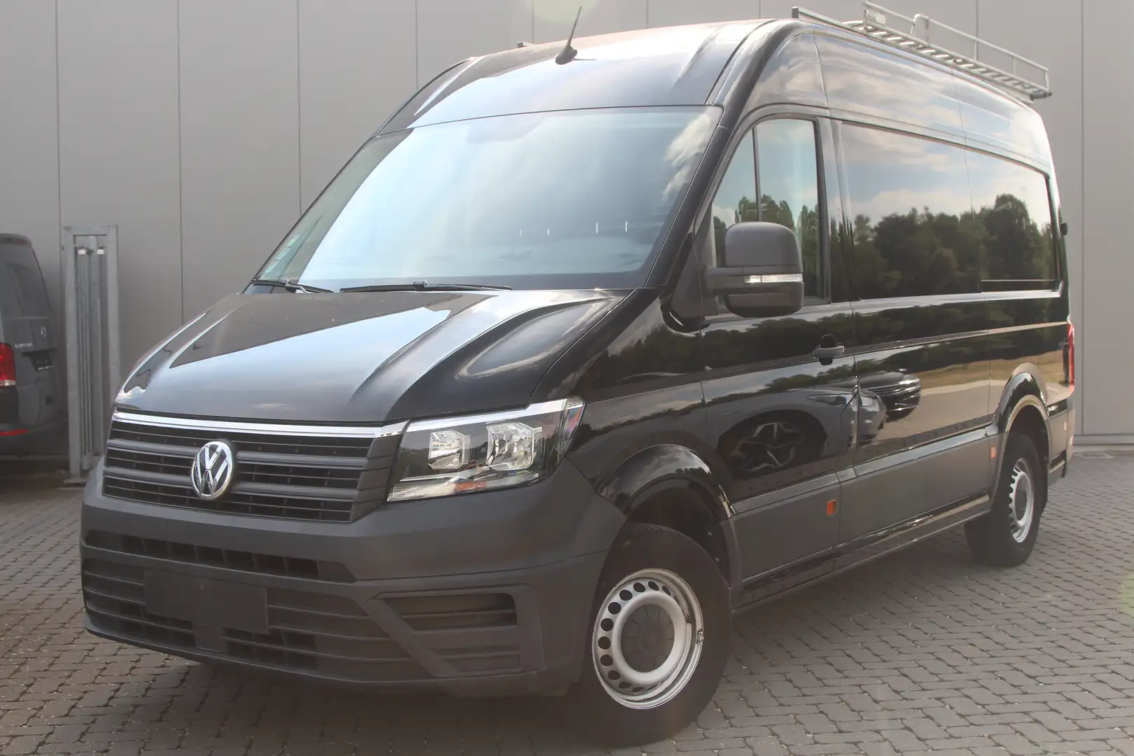 Volkswagen Crafter 2.0 TDI L3H2 2.0 TDI - 91.000km - 2017 Zwart - 1